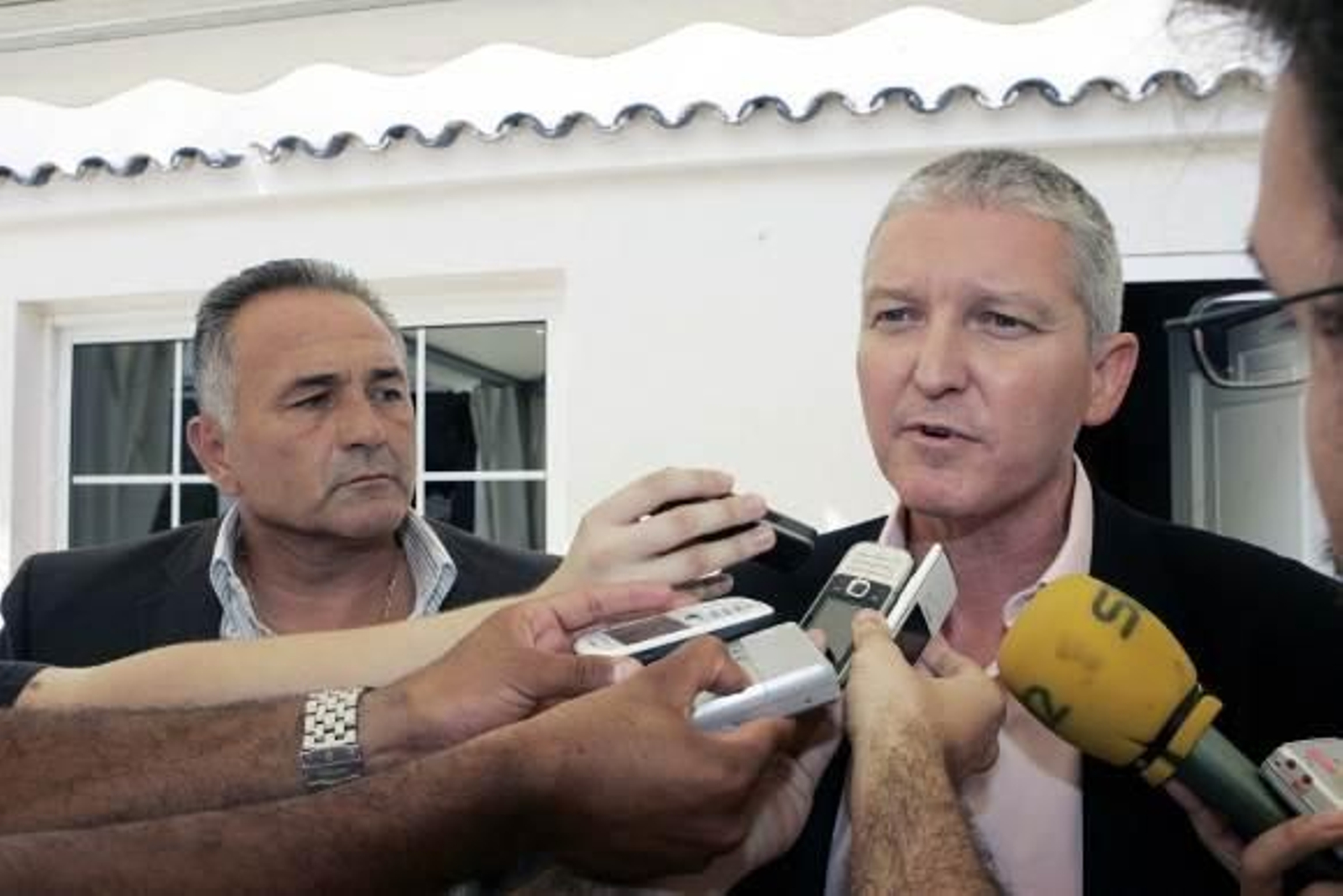 Gordillo trasmite a la oposición el "compromiso" de celebrar una Junta Extraordinaria