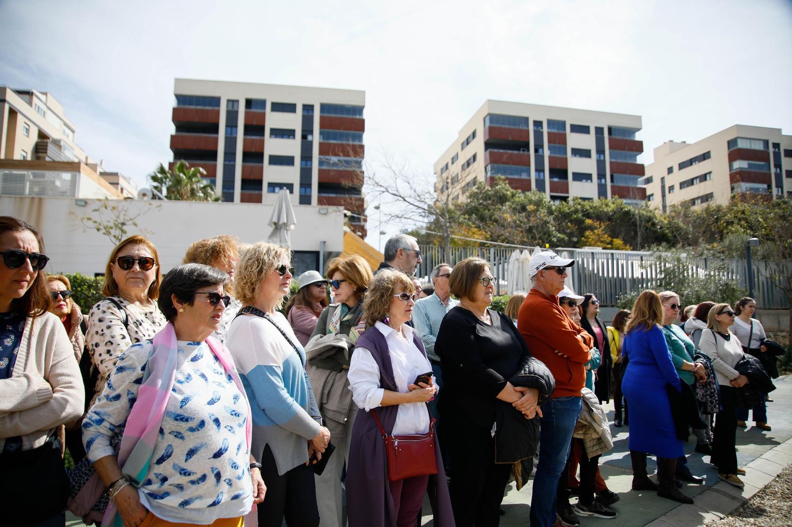 Las imágenes de la plantación de un olivo y el entierro de una cápsula del tiempo