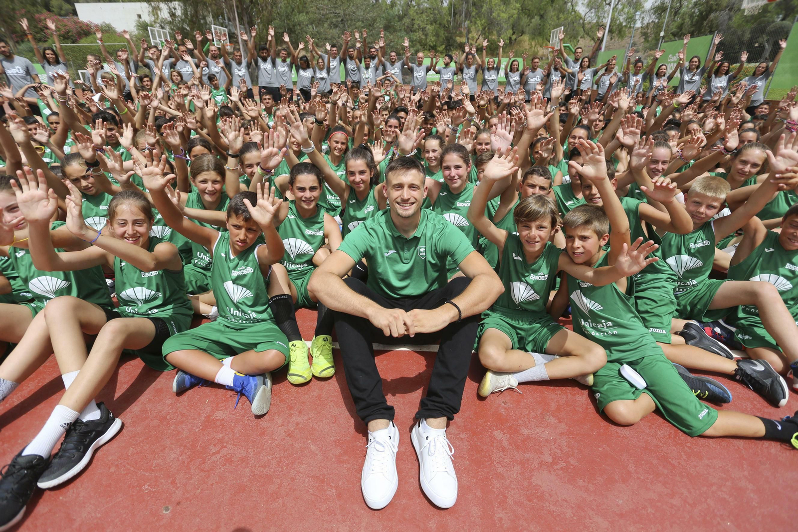 Las fotos de la presentación de Aleksa Avramovic