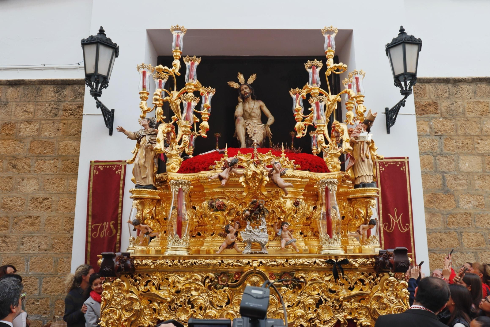 Imágenes de la salida de Humildad y Paciencia en la Semana Santa de Chiclana 2025