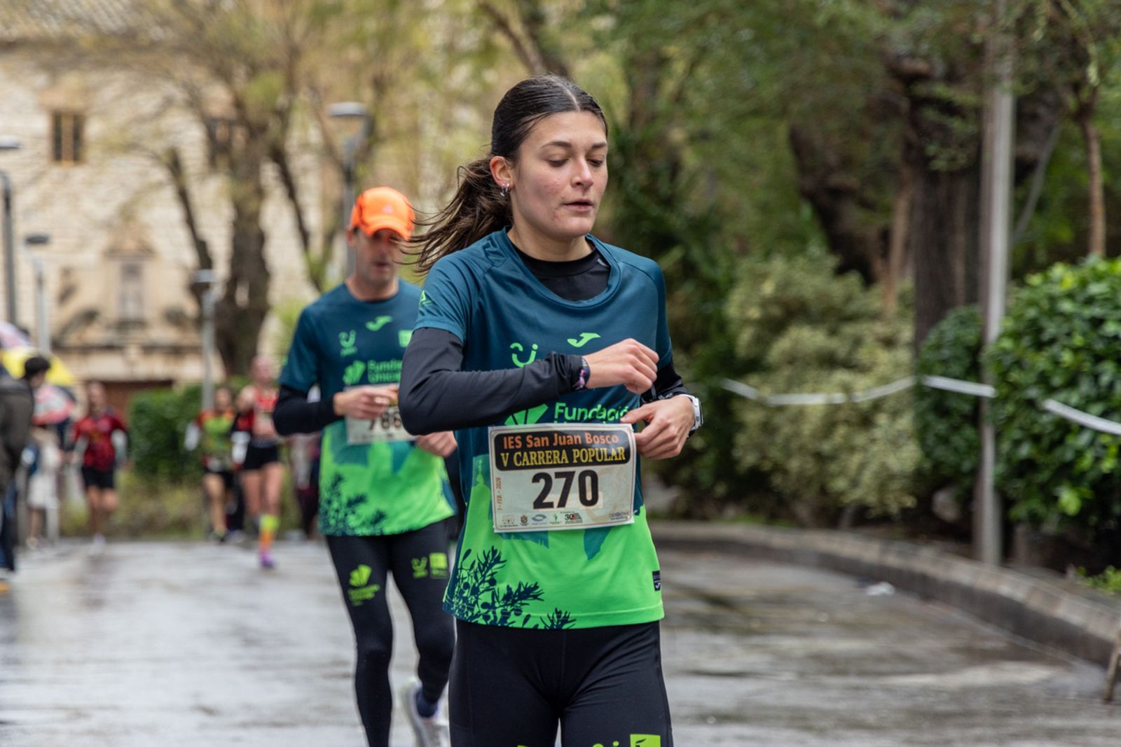 En imágenes: la lluvia no frena a más de un millar de corredores en la V Carrera Popular del IES San Juan Bosco (1)
