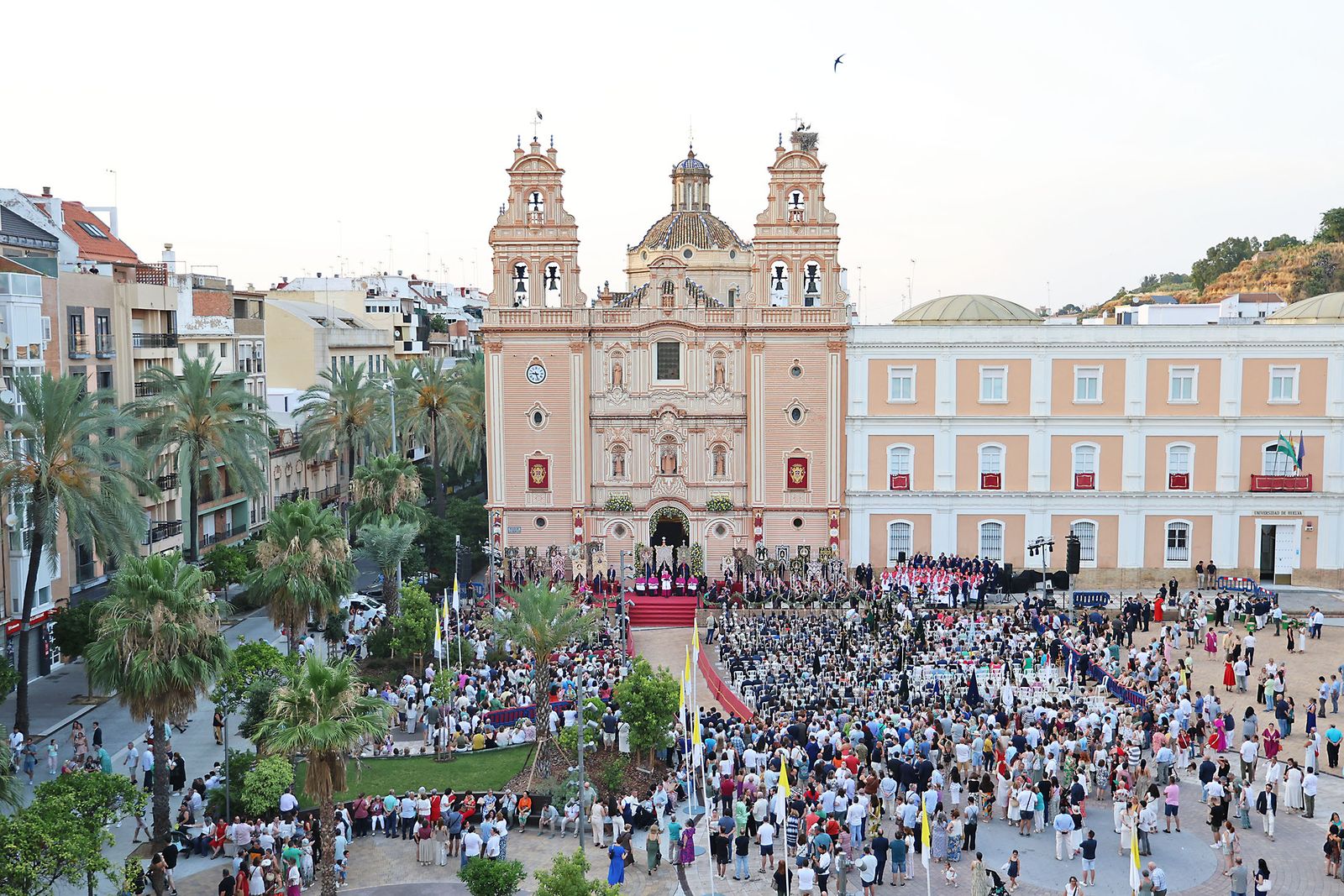 Imágenes del Rosario Jubilar rociero celebrado por las 25 hermandades filiales de la Matriz de Almonte en La Merced