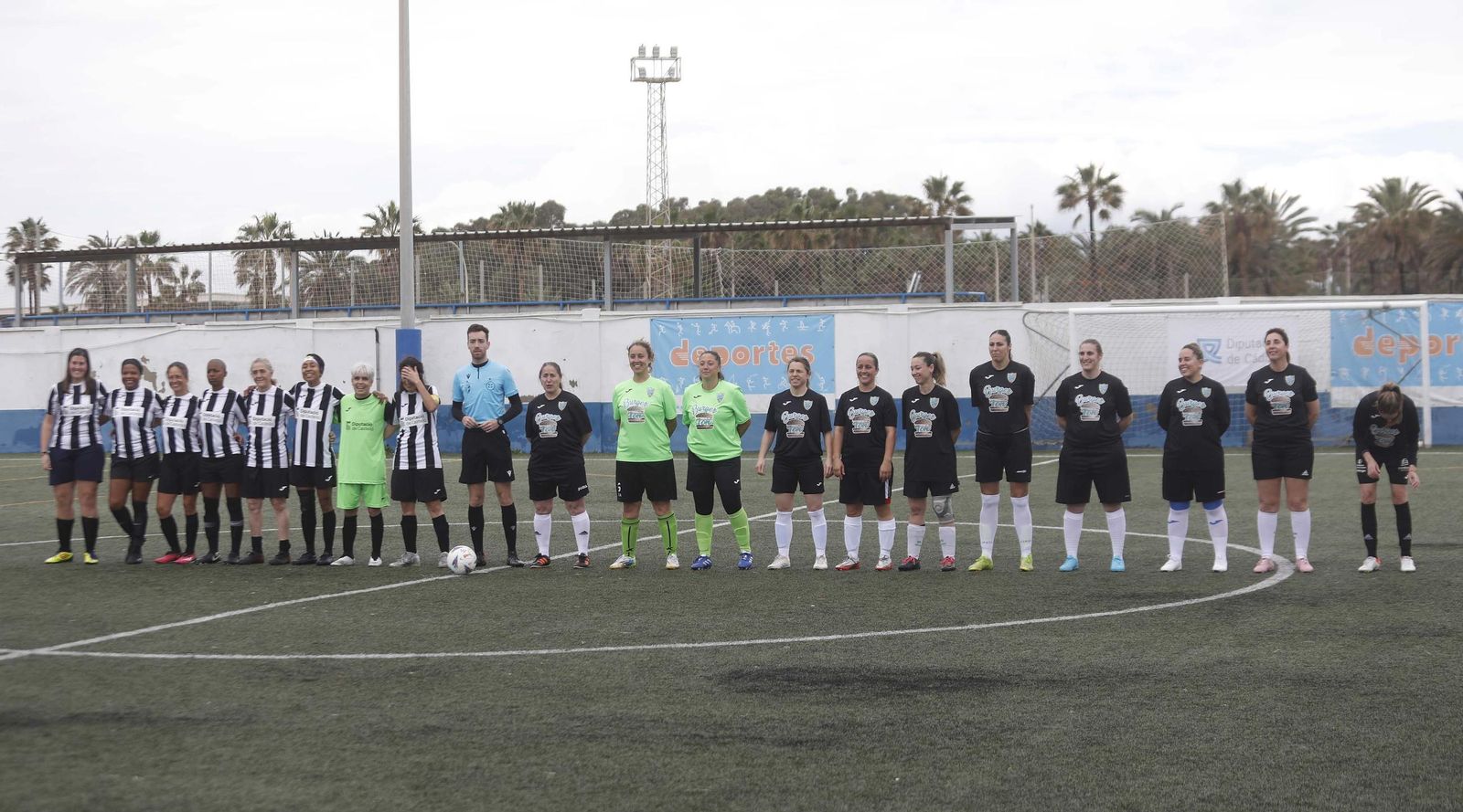 Las fotos de la primera jornada de la Liga Nacional de fútbol para veteranas, en La Línea