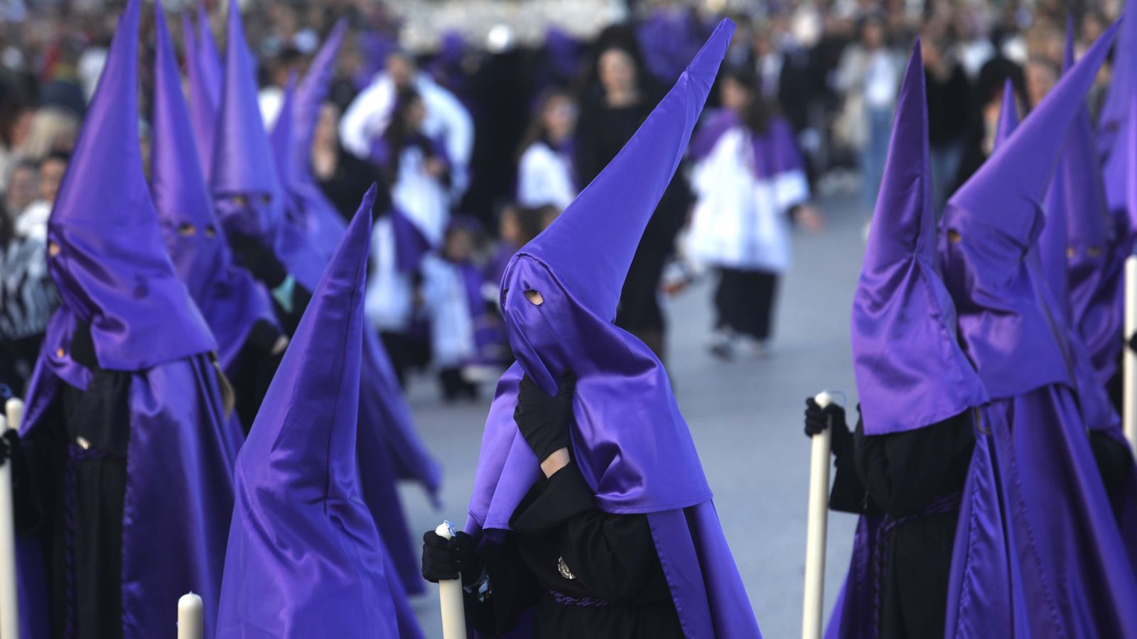 Fotos del Viernes Santo en La Línea: Cristo del Mar y Luz y Esperanza Nuestra, Soledad y Santo Entierro, Cristo del Amor y Misericordia y Amargura.