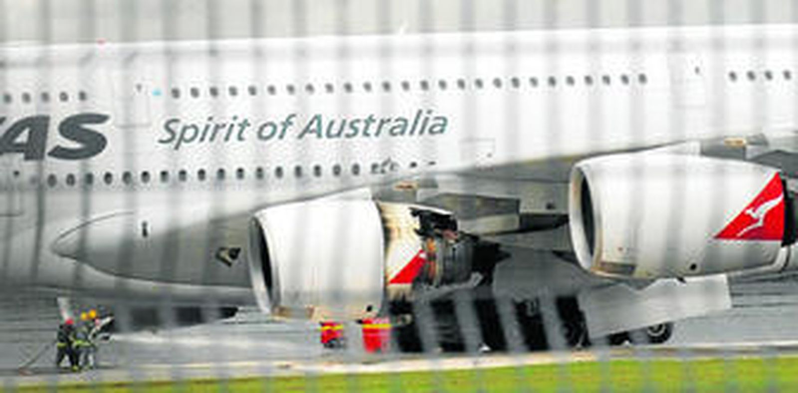 El Airbus A380 protagonista del suceso, después de aterrizar de emergencia en el aeropuerto de Singapur.