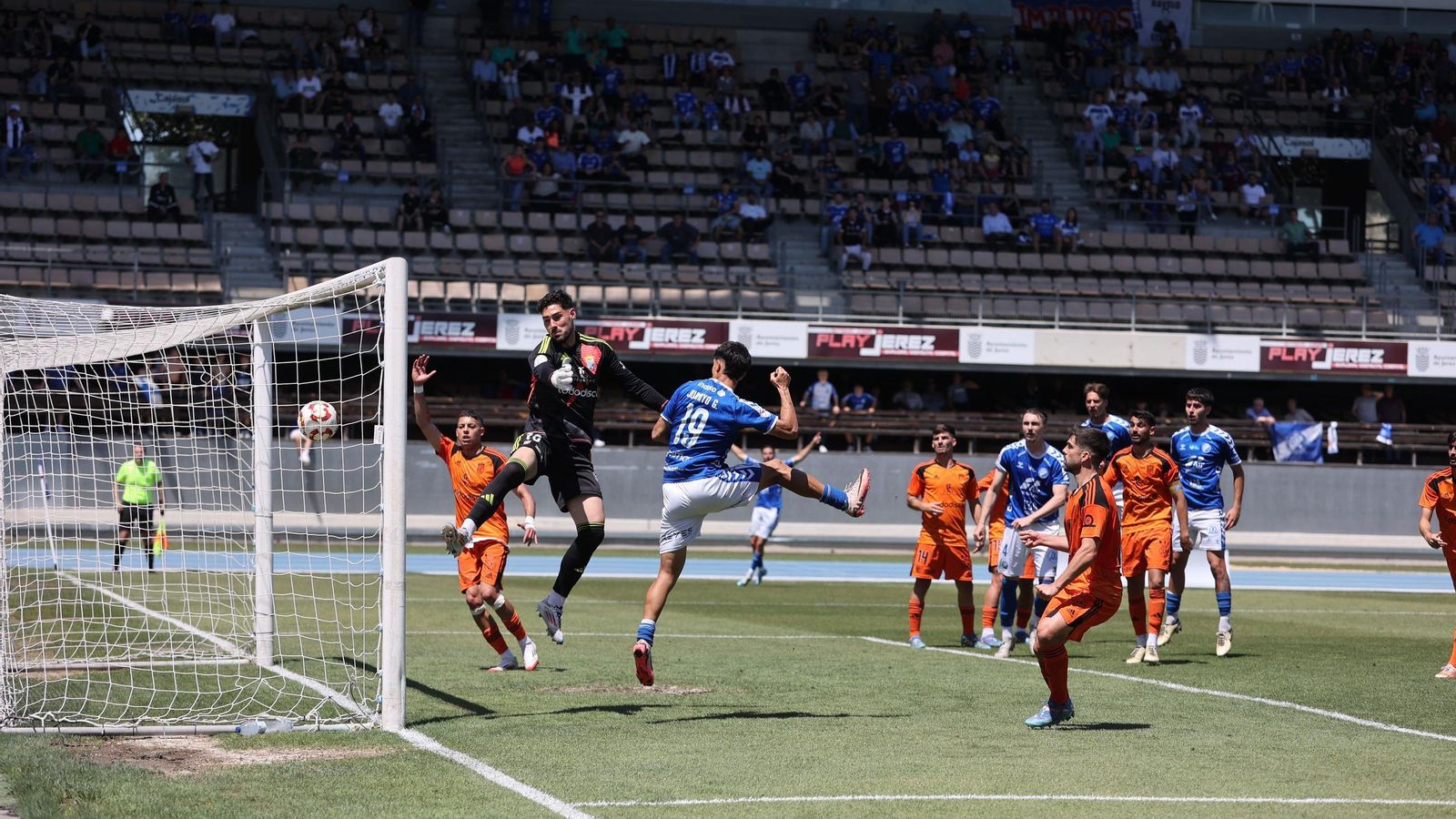 El segundo gol del Xerez DFC lo anotó Juaniyo de cabeza en el segundo palo.