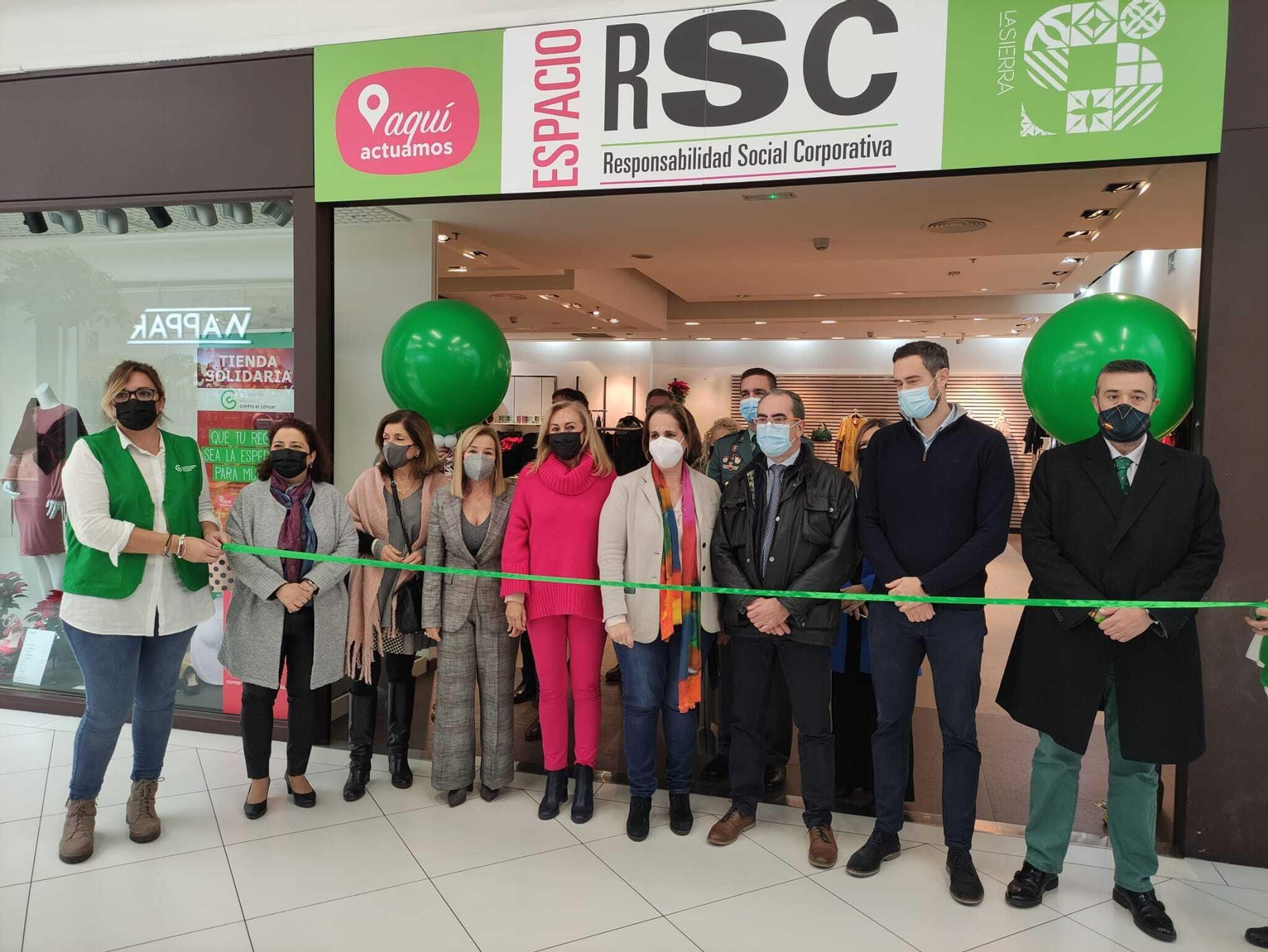 La tienda del centro comercial La Sierra para ayudar a los enfermos de cáncer, en imágenes