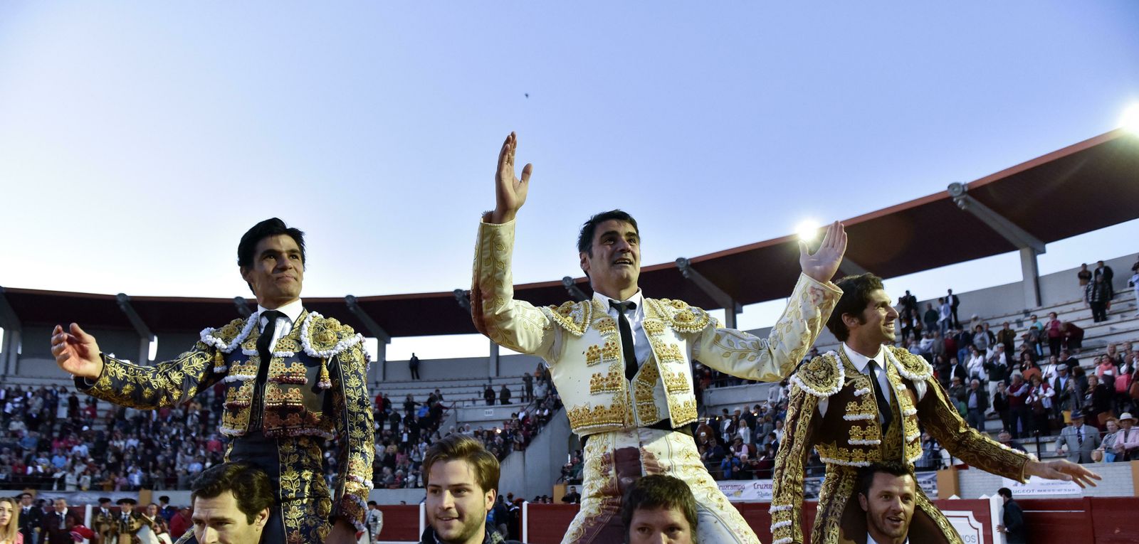 Las imágenes de la corrida en Morón con la reaparición de Jesulín de Ubrique