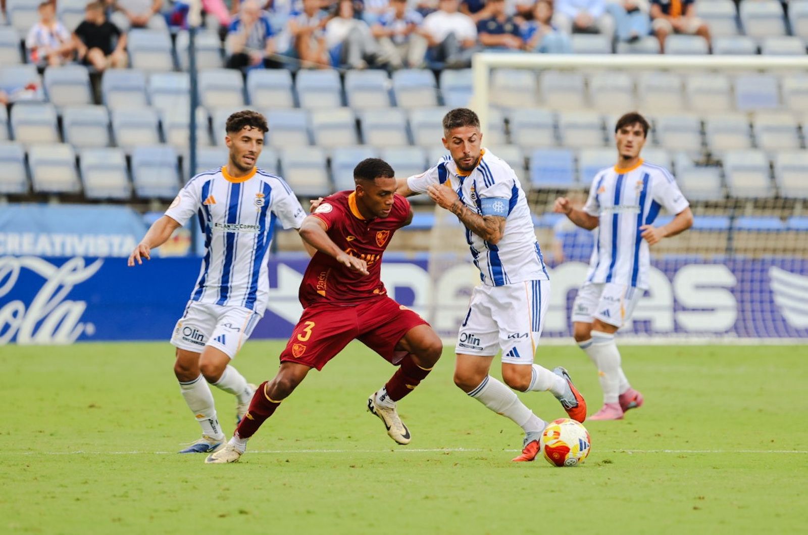 Un lance del encuentro con el Linares de la primera vuelta.