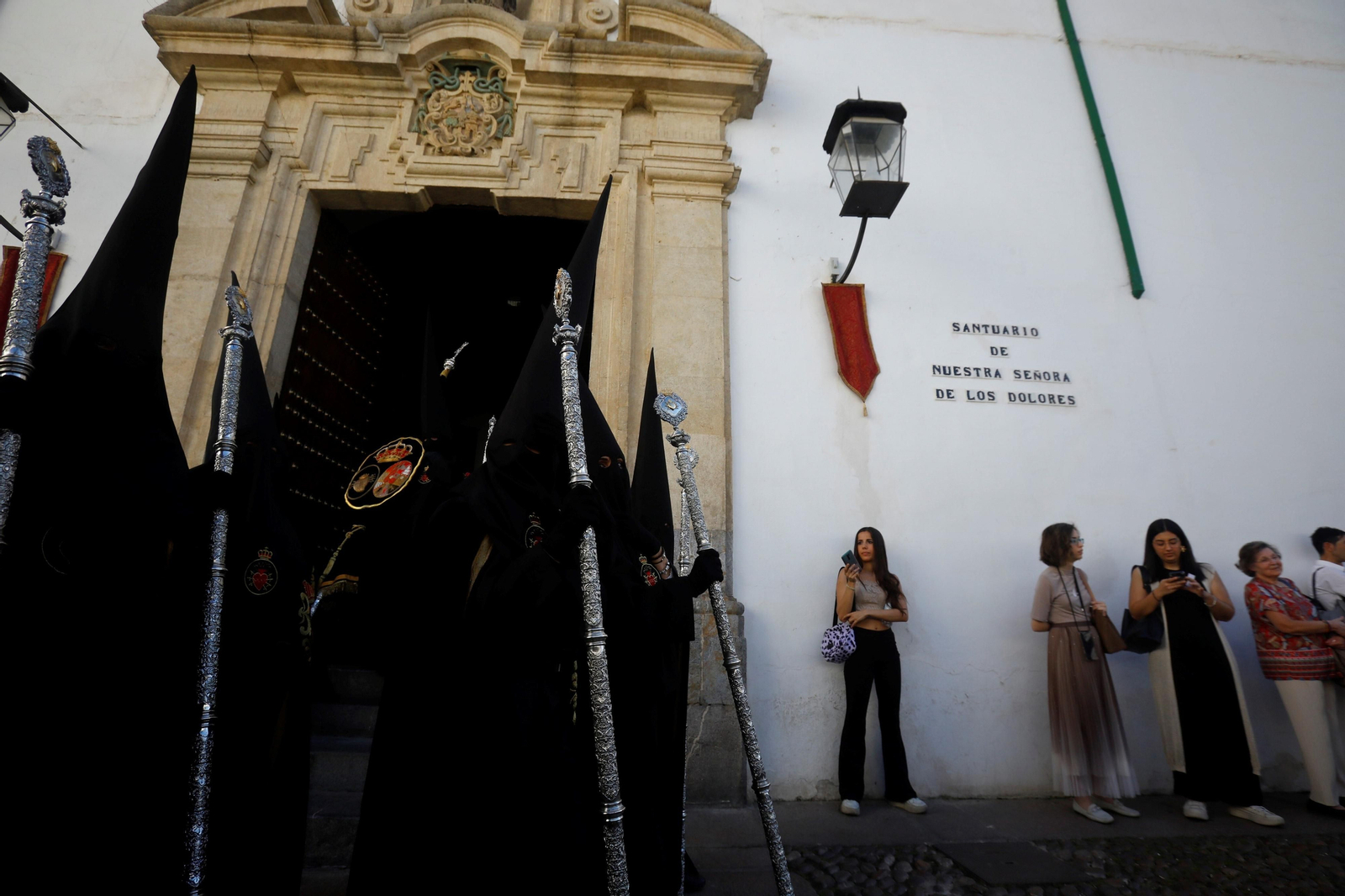 Viernes Santo en Córdoba: la procesión de los Dolores, en imágenes