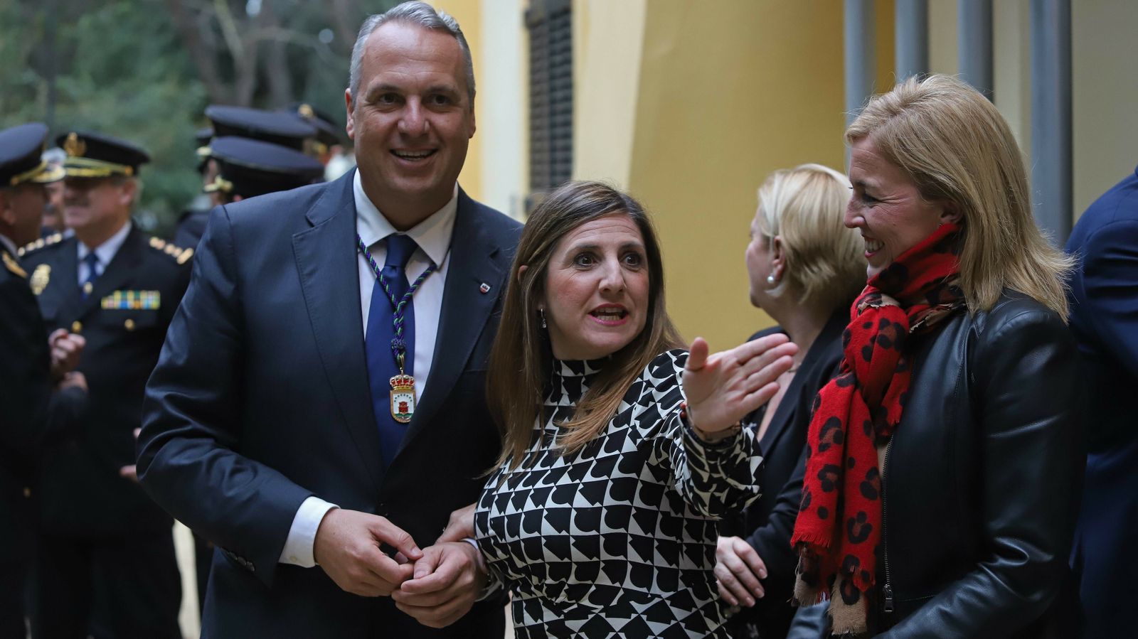 Fotos del acto de entrega de la Medalla de la Mancomunidad a la Policía Nacional
