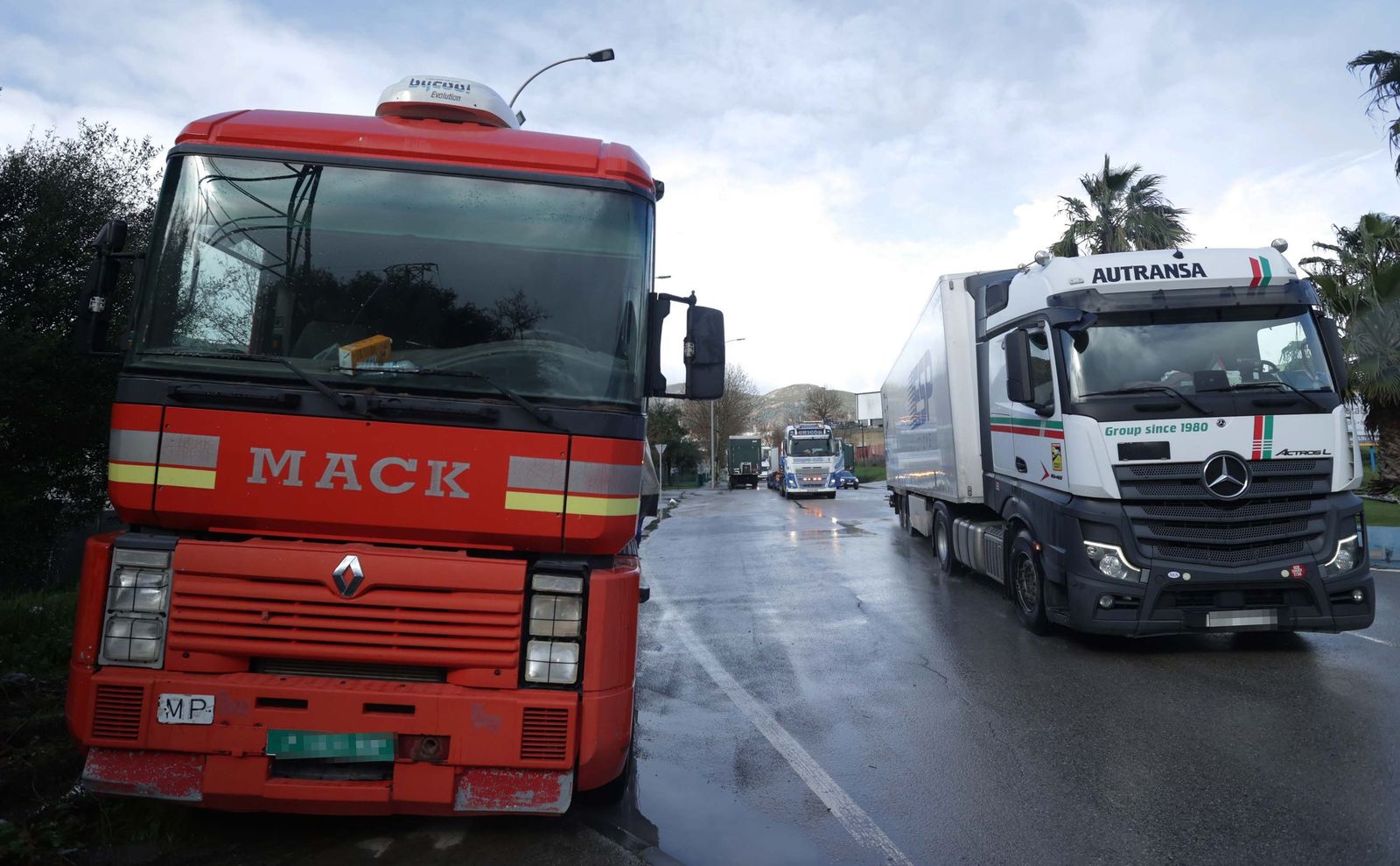 Fotos de los camiones retenidos en Algeciras