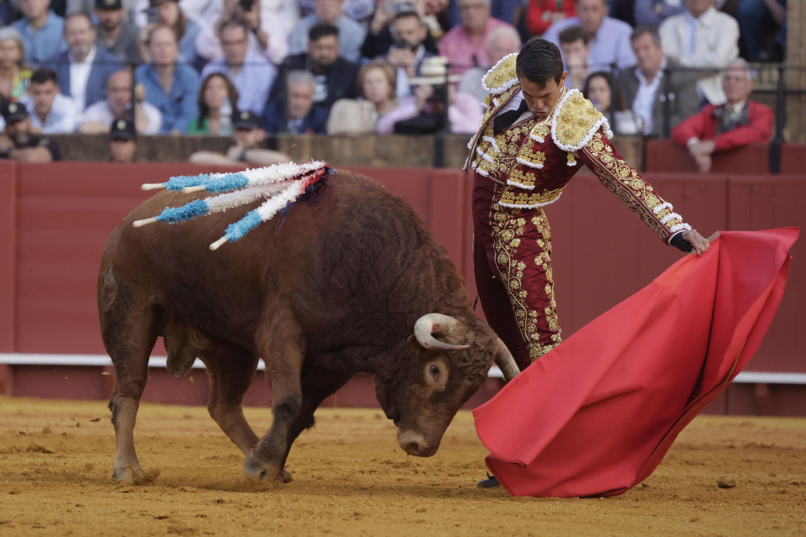 Las imágenes de la quinta corrida de abono en la Maestranza de Sevilla