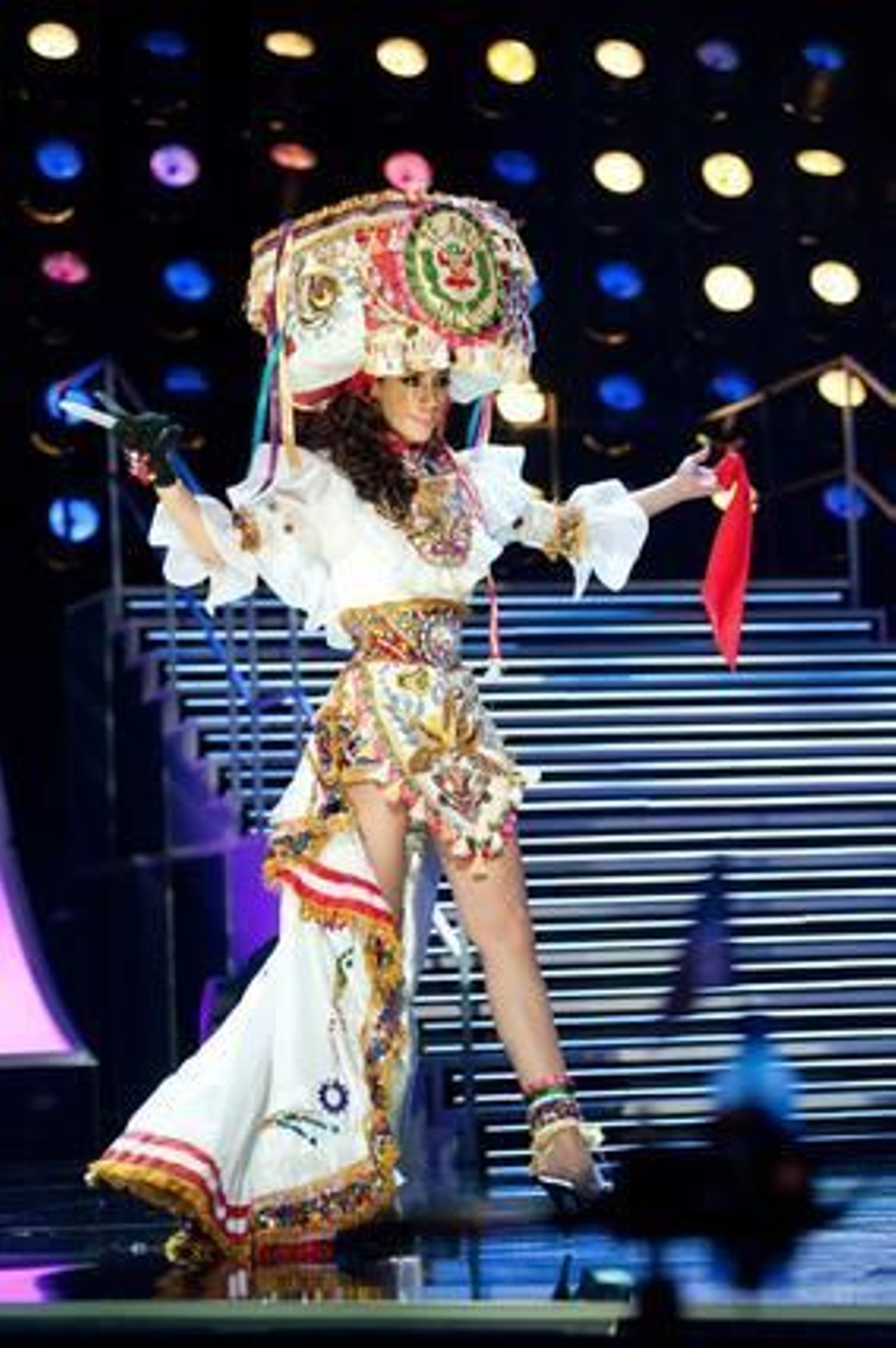 La candidata peruana, Giuliana Zevallos, posa luciendo su traje nacional. 

Foto: EFE