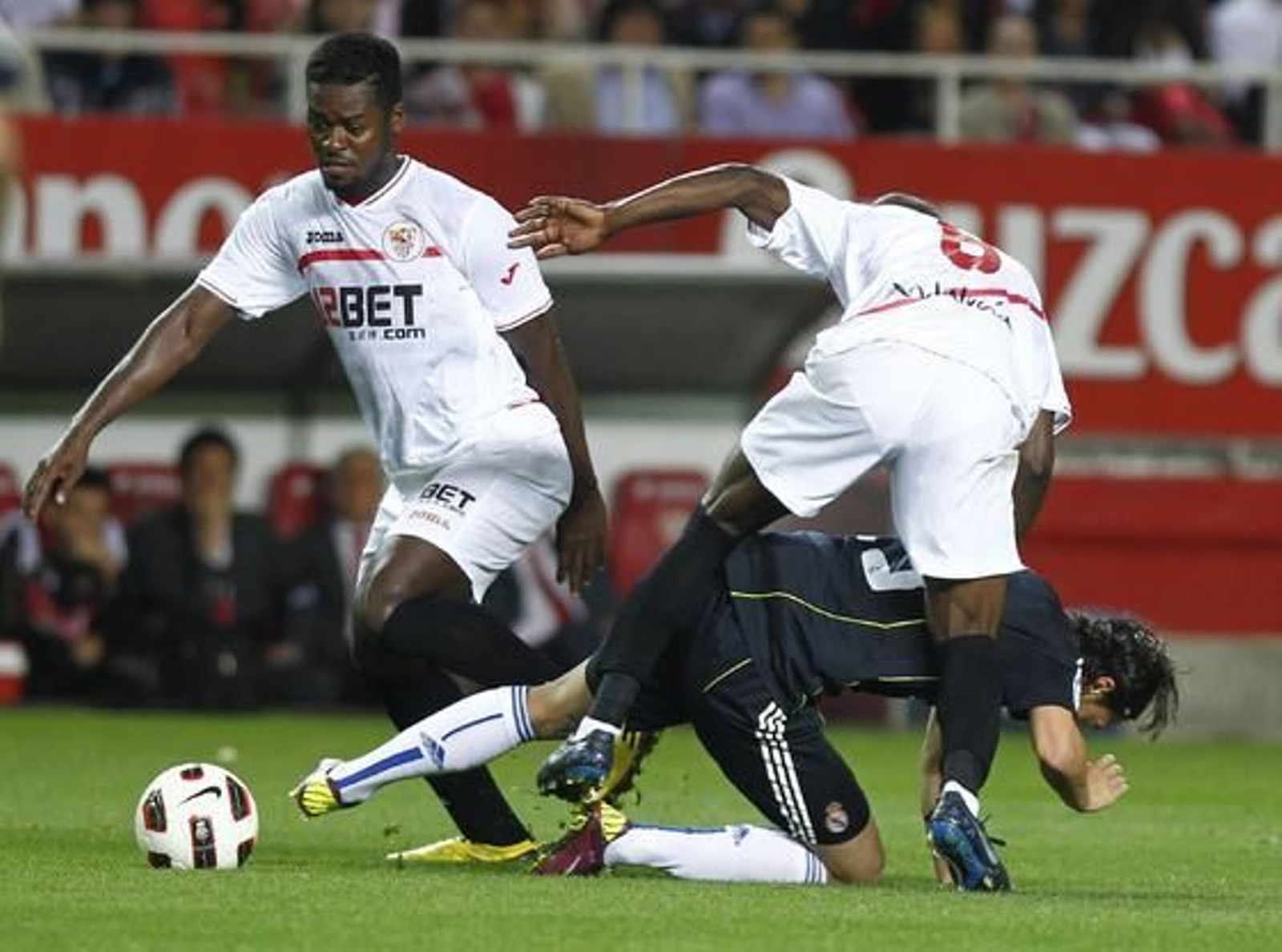 El Sevilla cae estrepitosamente ante el Real Madrid en el Sánchez Pizjuán (2-6). / Antonio Pizarro