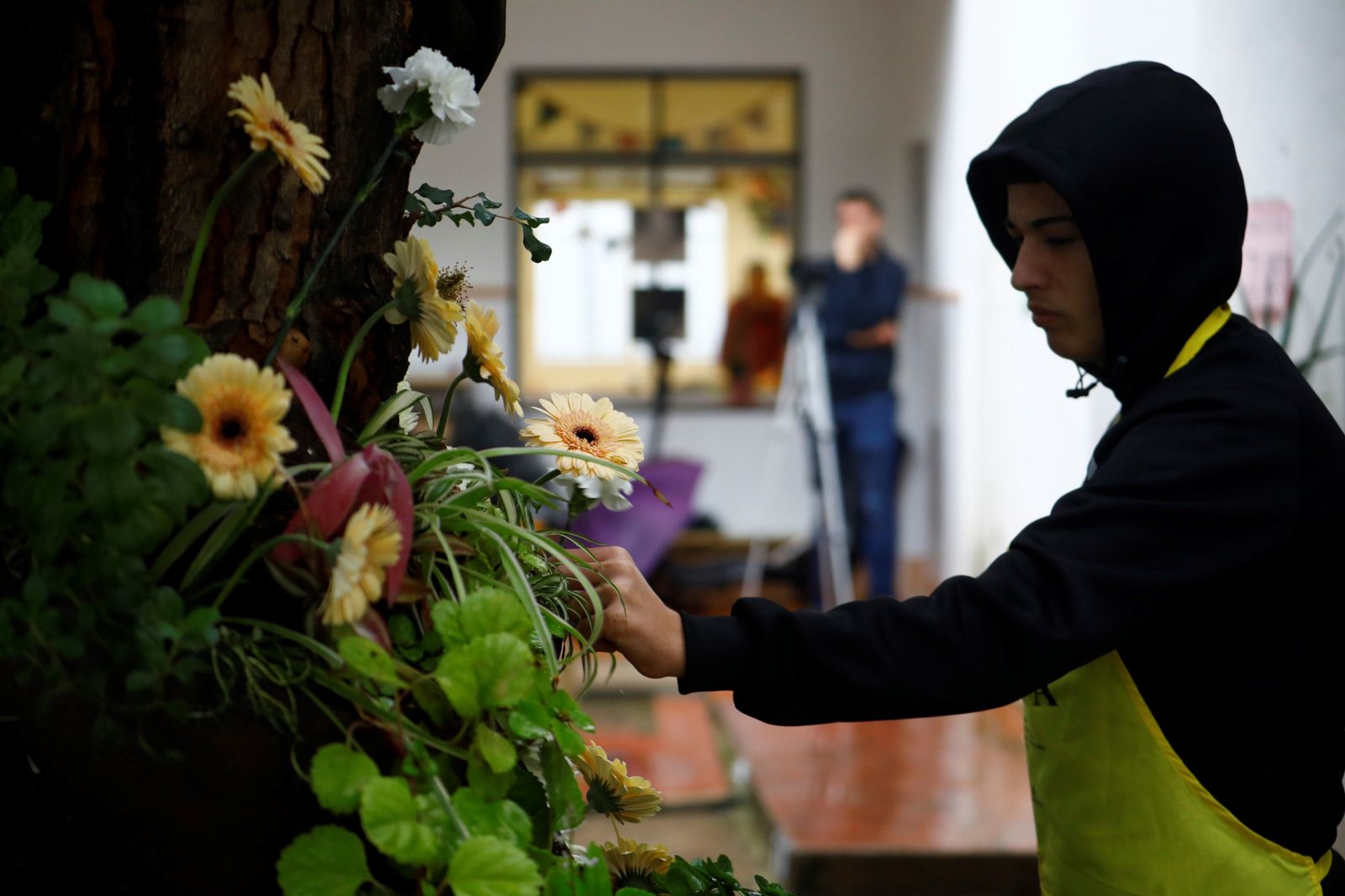 La guerrilla floral que pone el punto y final a Flora 2023 en Córdoba, en imágenes