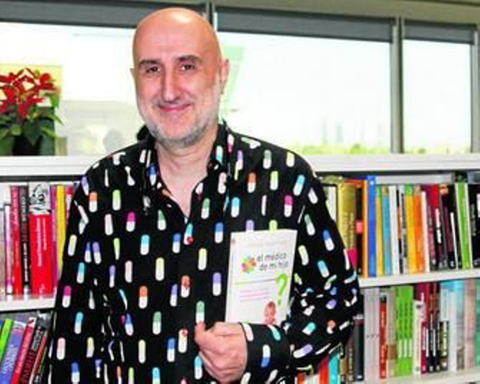 El escritor es uno de los pediatras españoles más activos en las redes sociales.