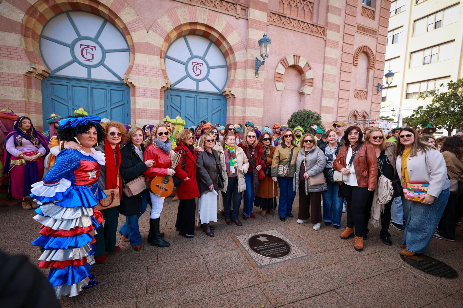 Las imágenes del descubrimiento de la estrella de Adela del Moran el Paseo de la Fama del Carnaval de Cádiz