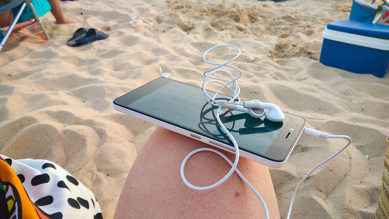 Los auriculares resultan incómodos y hacen que se pierda el sonido.