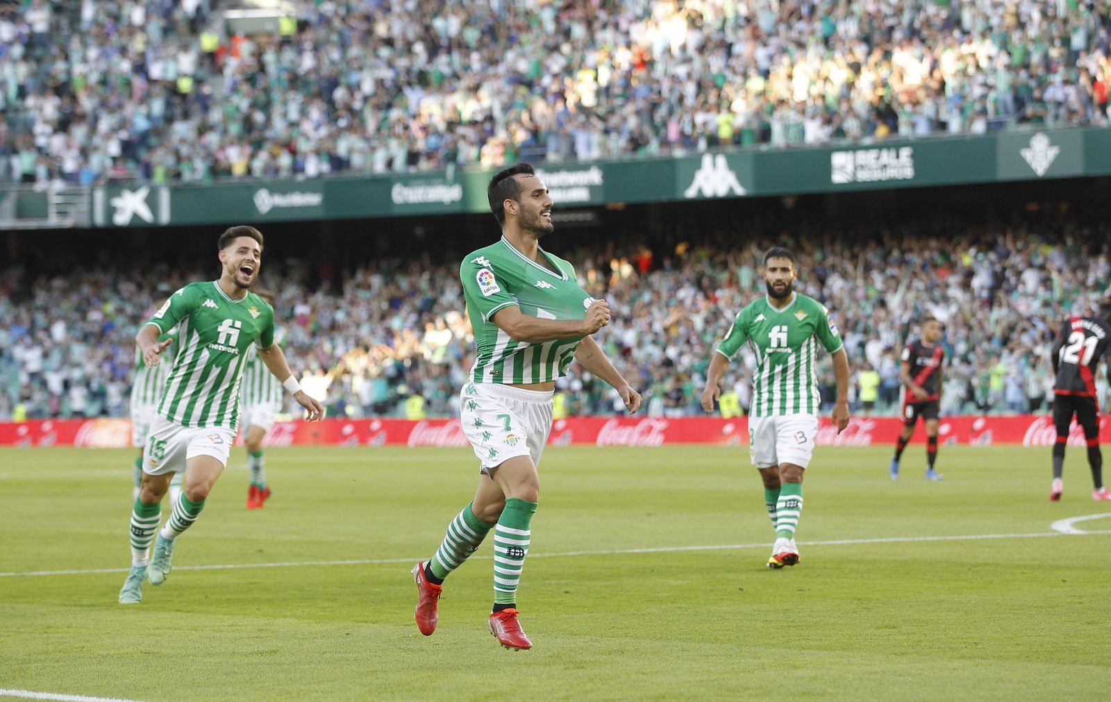 Juanmi celebra el segundo tanto del Betis.