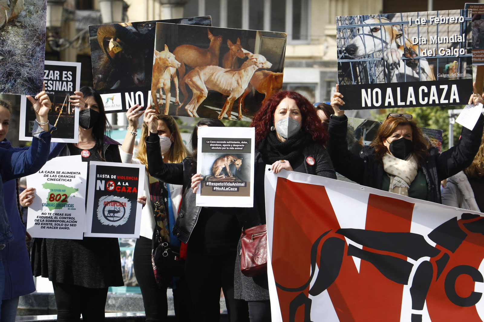 La protesta en Córdoba contra el uso de perros en la caza, en fotografías