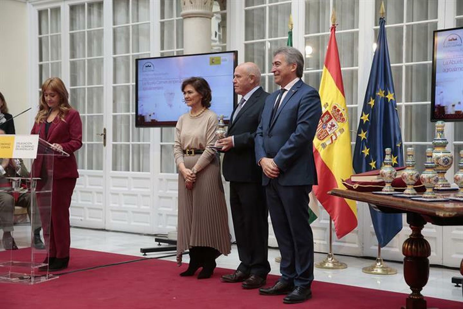 La empresa montalbeña La Abuela Carmen recibe el premio Plaza de España.