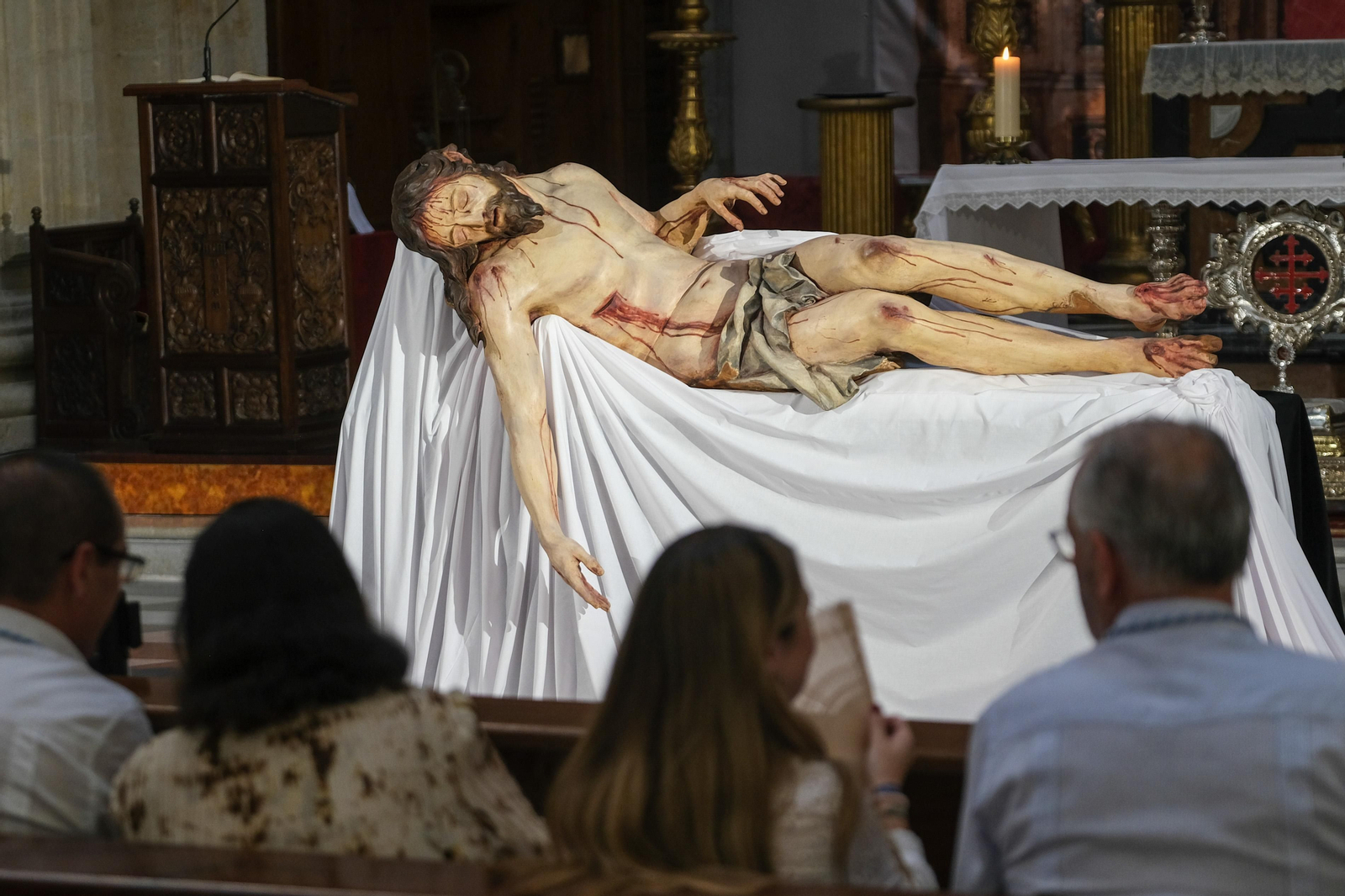 Cristo Yacente, obra de Pedro Roldán de la parroquia del Sagrario expuesto tras su restauración