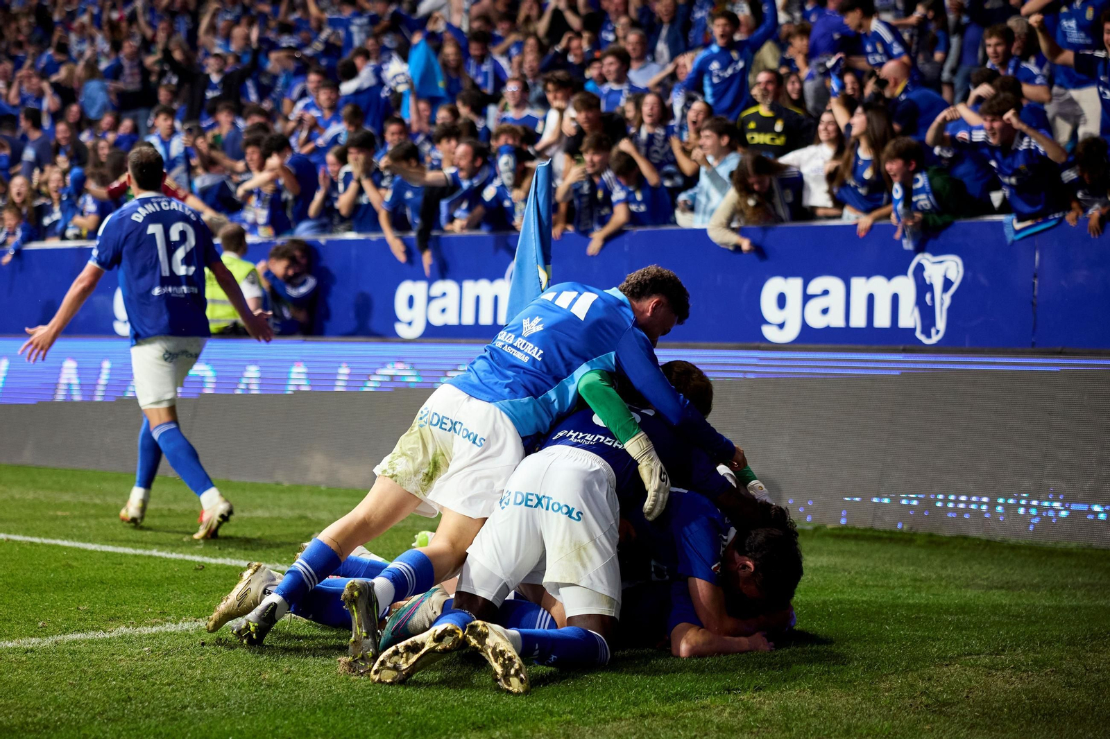 Las fotos del ascenso del Oviedo ante el Mirandés