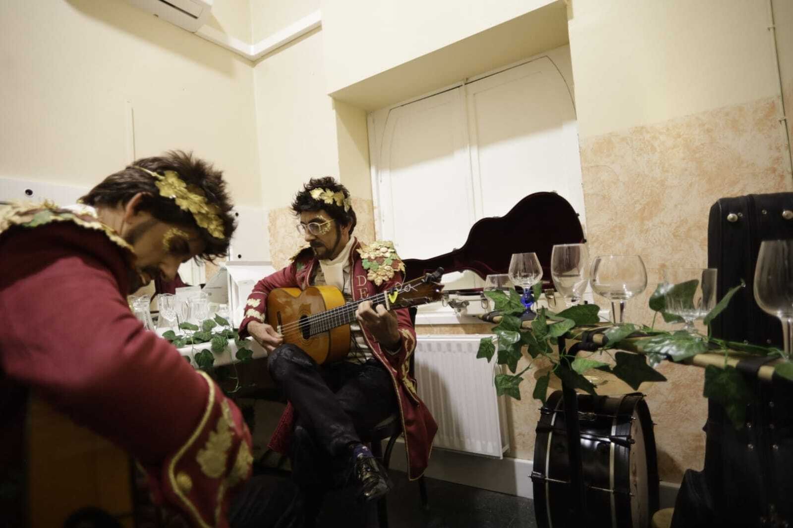 Comparsa Los borracheras en camerinos