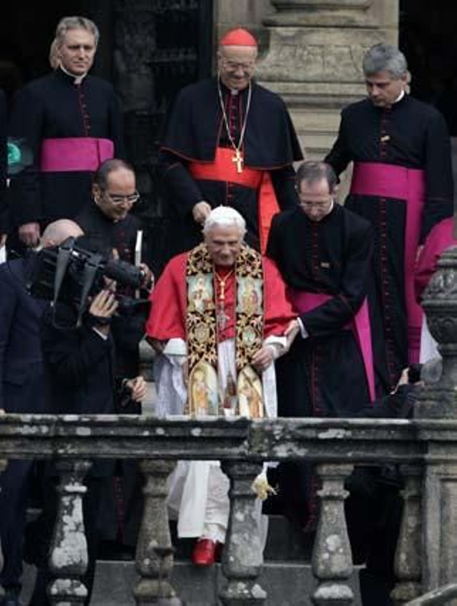 El papa Benedicto XVI realizó su primera parada en España en Santiago de Compostela. 

Foto: EFE