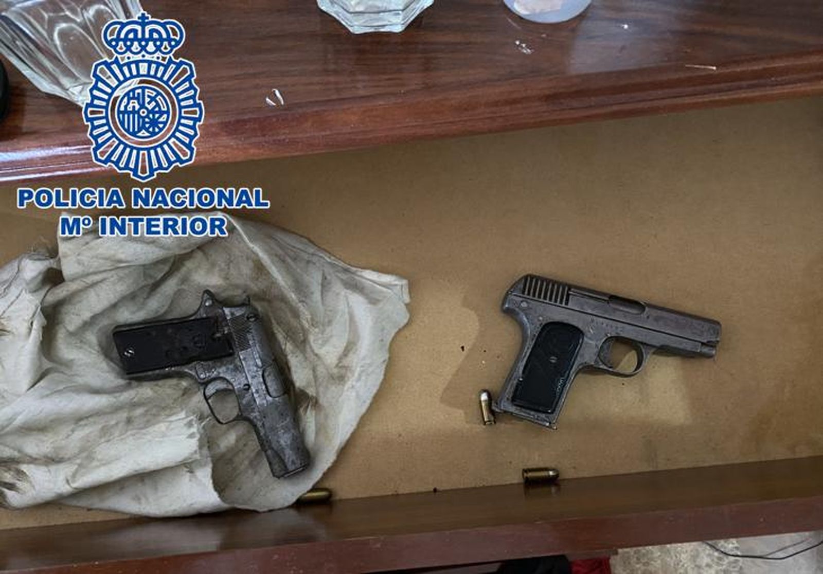 Pistolas localizadas en la plantación de Motril.