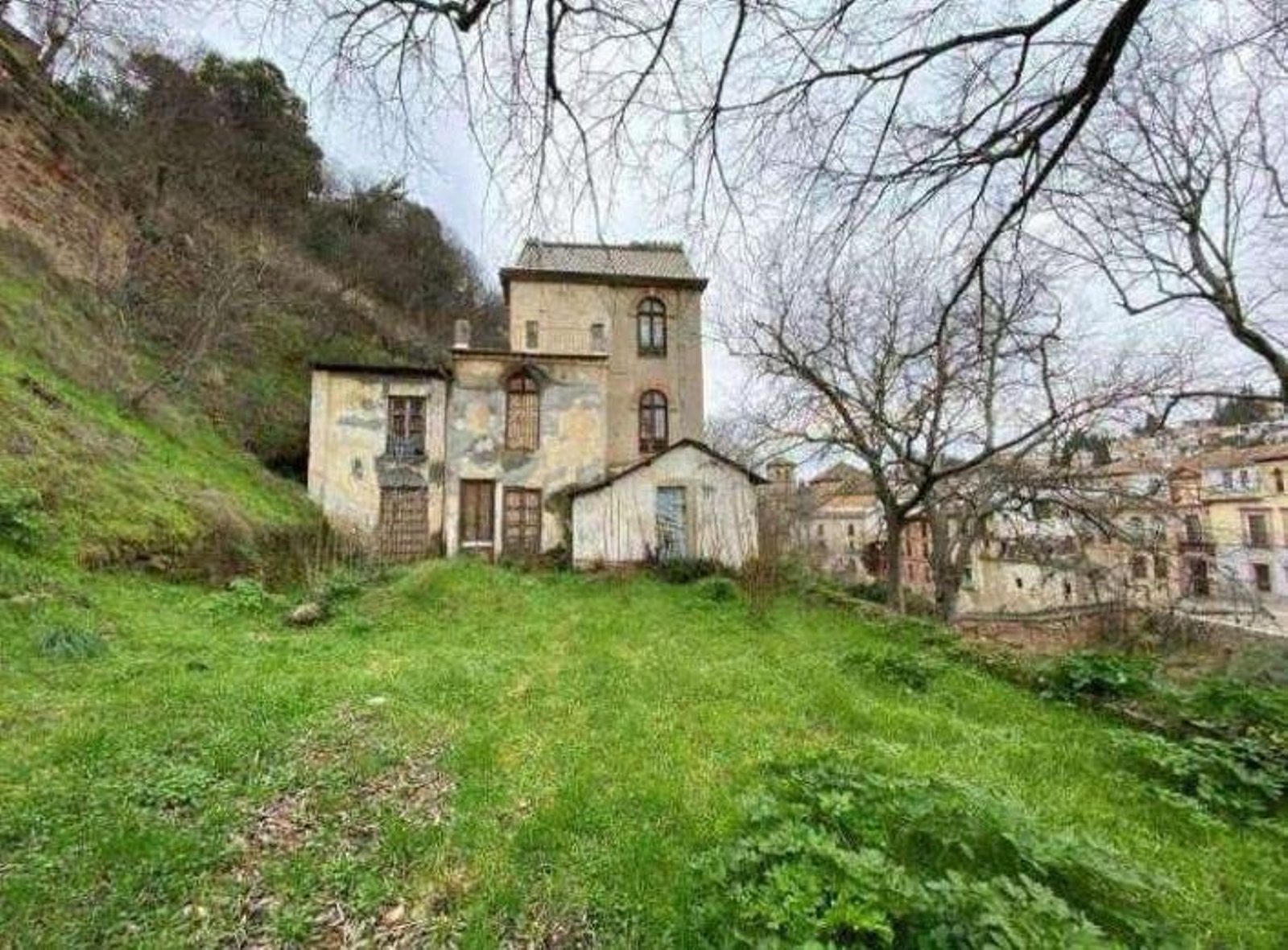 Hotel Reuma: el antes y el después de un edificio singular a los pies de la Alhambra