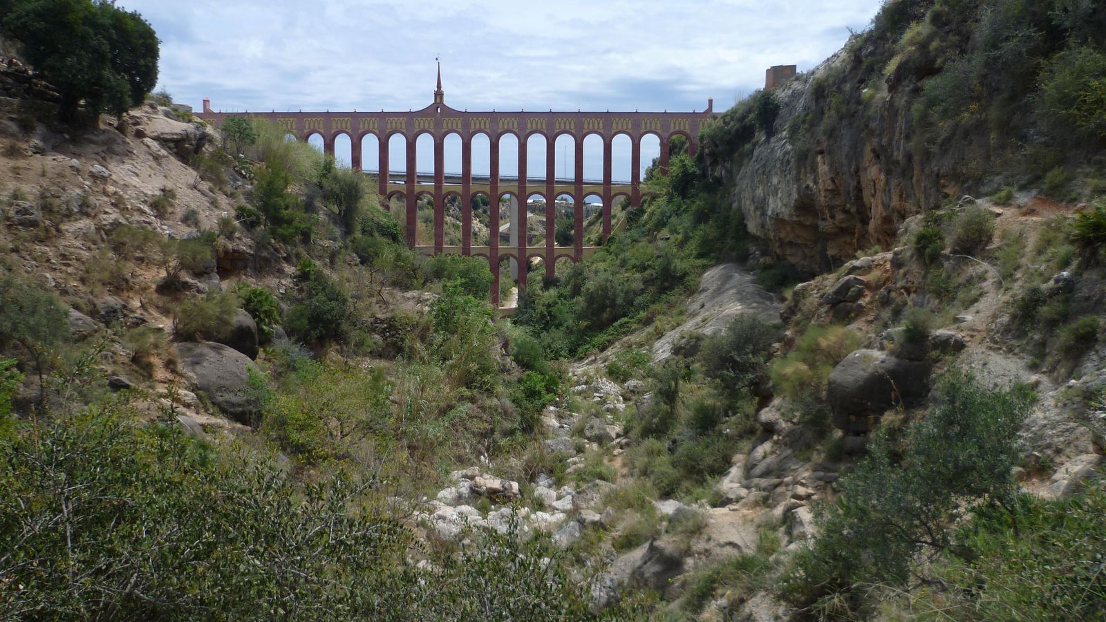 El Acueducto del Águila está aquí para recordarnos que en Málaga también hubo industria.