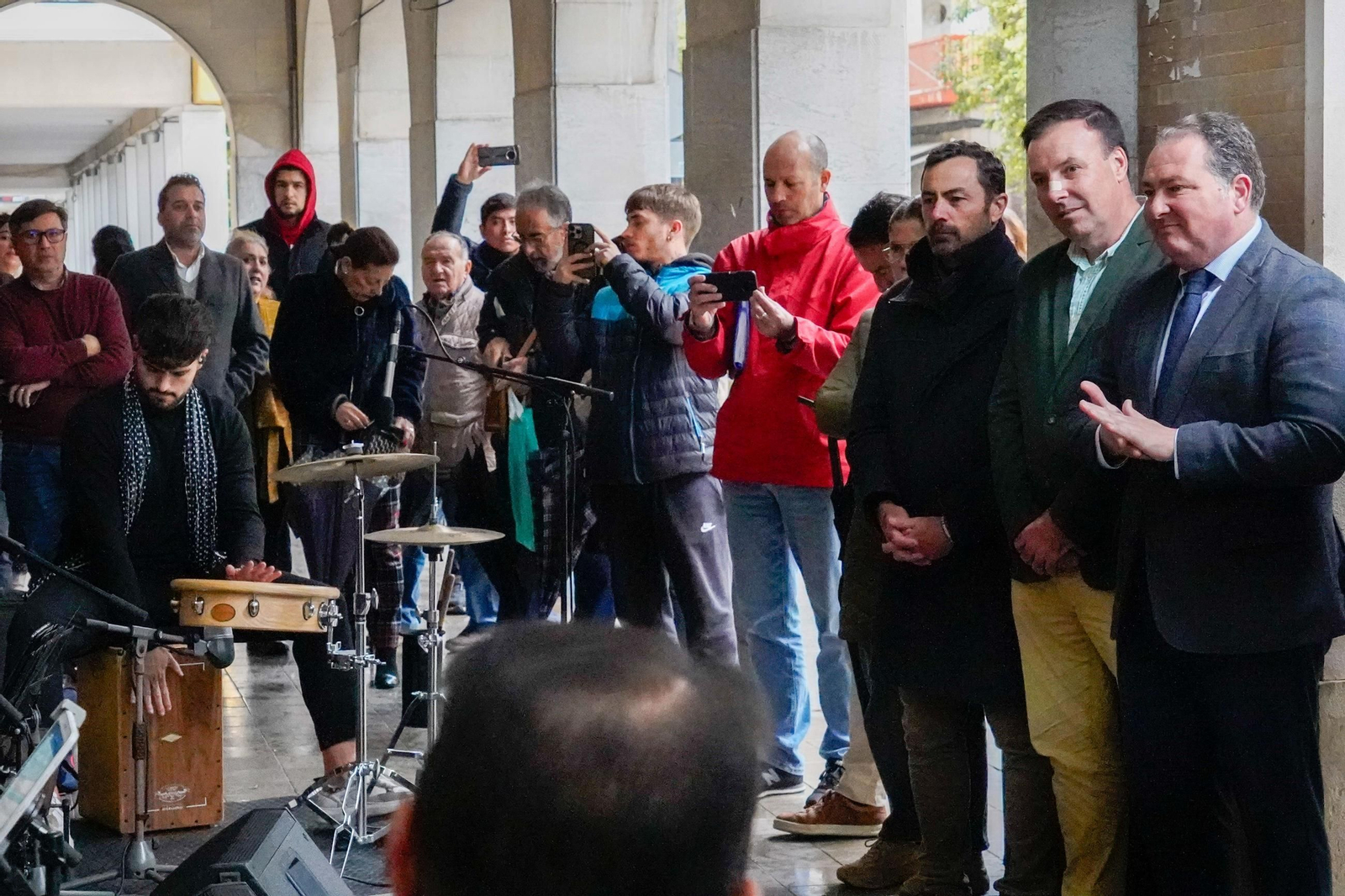 Imágenes de la inauguración del Belén y la XV&nbsp;Muestra de Dulces y Vinos Navideños de la provincia de Huelva en&nbsp;la&nbsp;Diputación