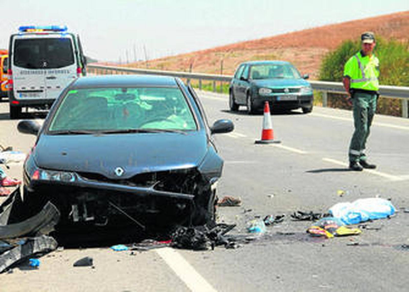 El segundo impacto de la moto fue contra el frontal de este Renault Megane.