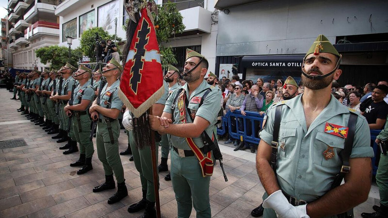 La Legión espera la salida del Cristo de Vera+Cruz. La Legión espera la salida del Cristo de Vera+Cruz.