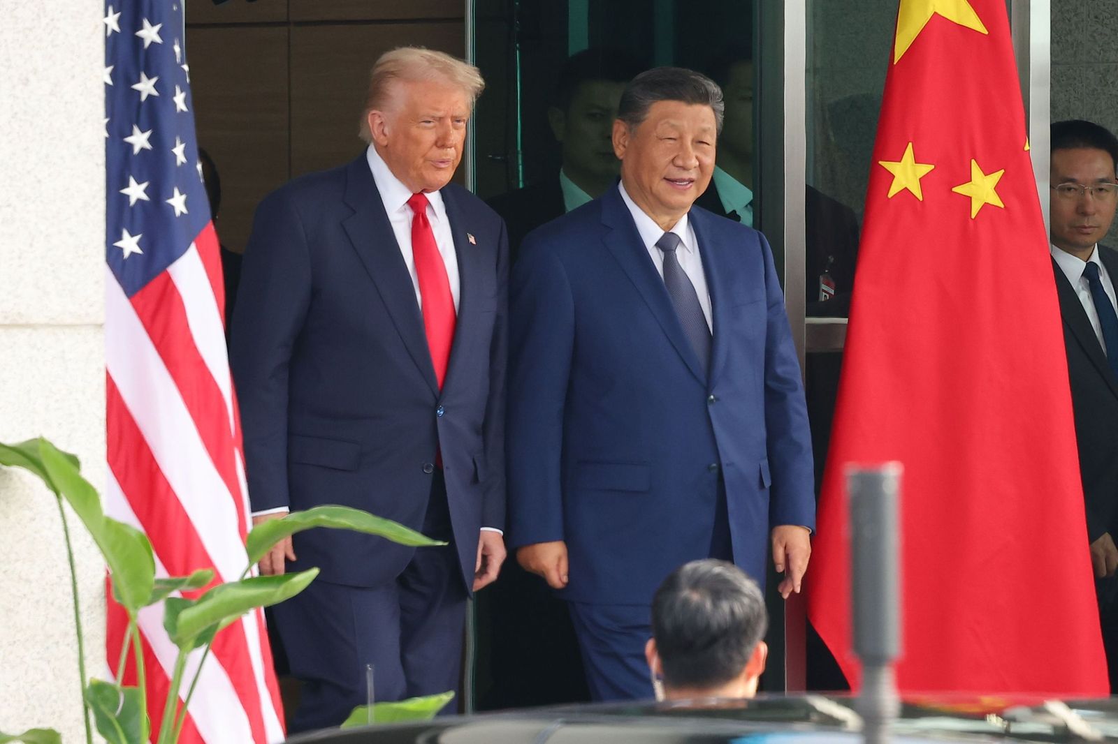 El presidente de Estados Unidos, Donald Trump (izq.), junto a su homólogo chino, Xi Jinping, en uno de sus encuentros.