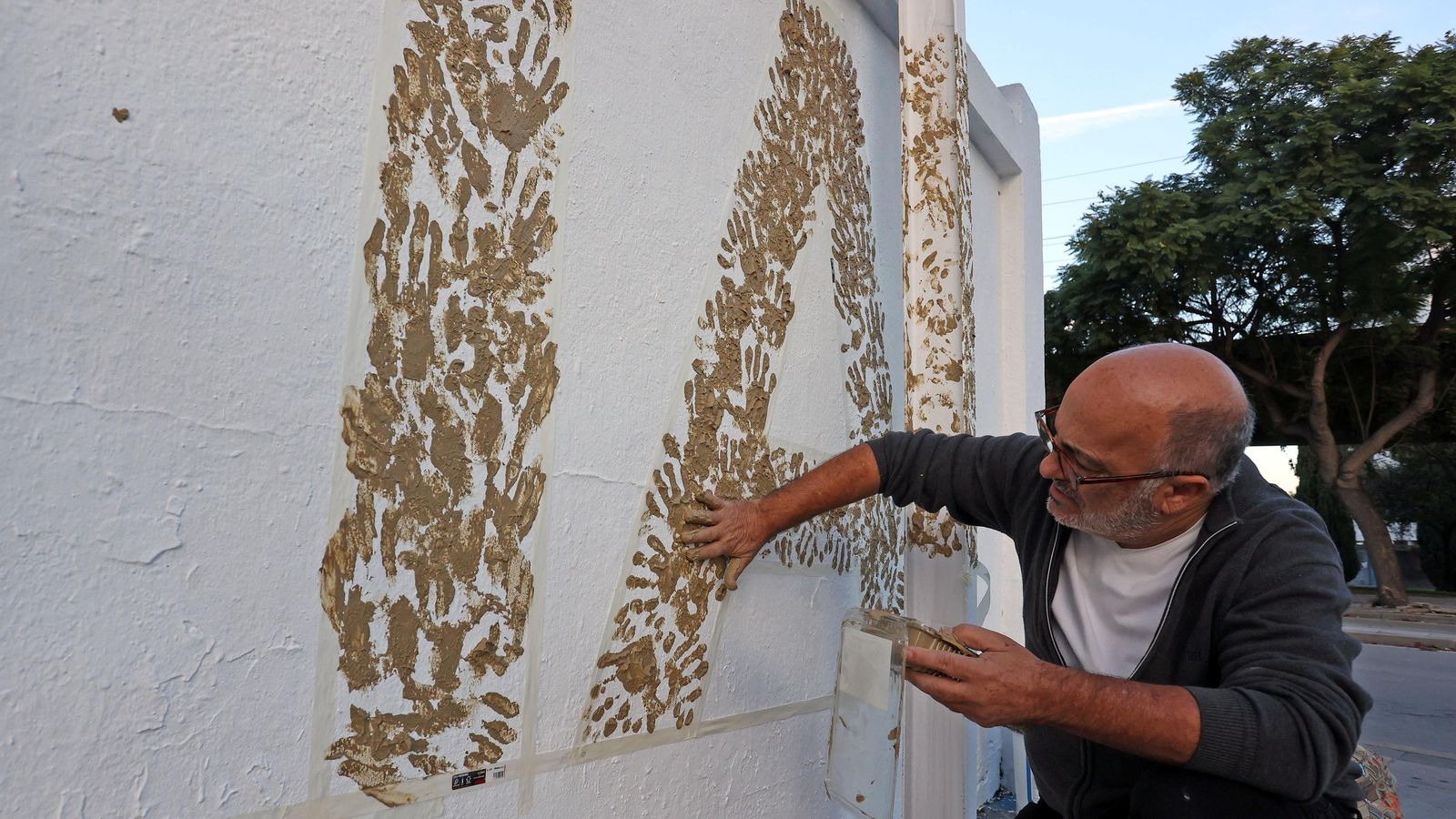 Imágenes del grafiti 'Valentía' en homenaje a las víctimas de la DANA
