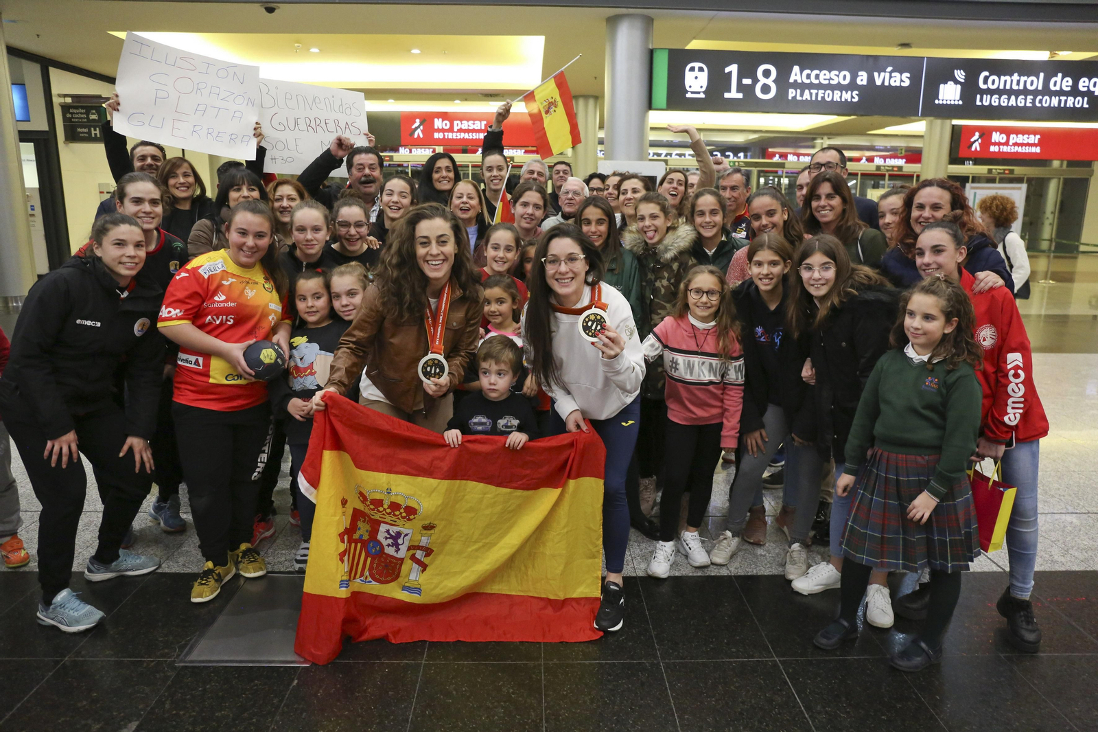 La llegada de Sole y Marta López a Málaga, en fotos