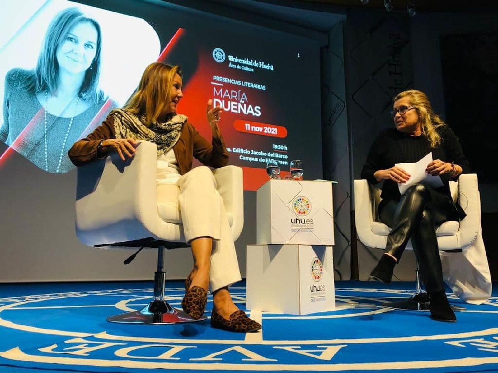 María Dueñas en la Universidad de Huelva.
