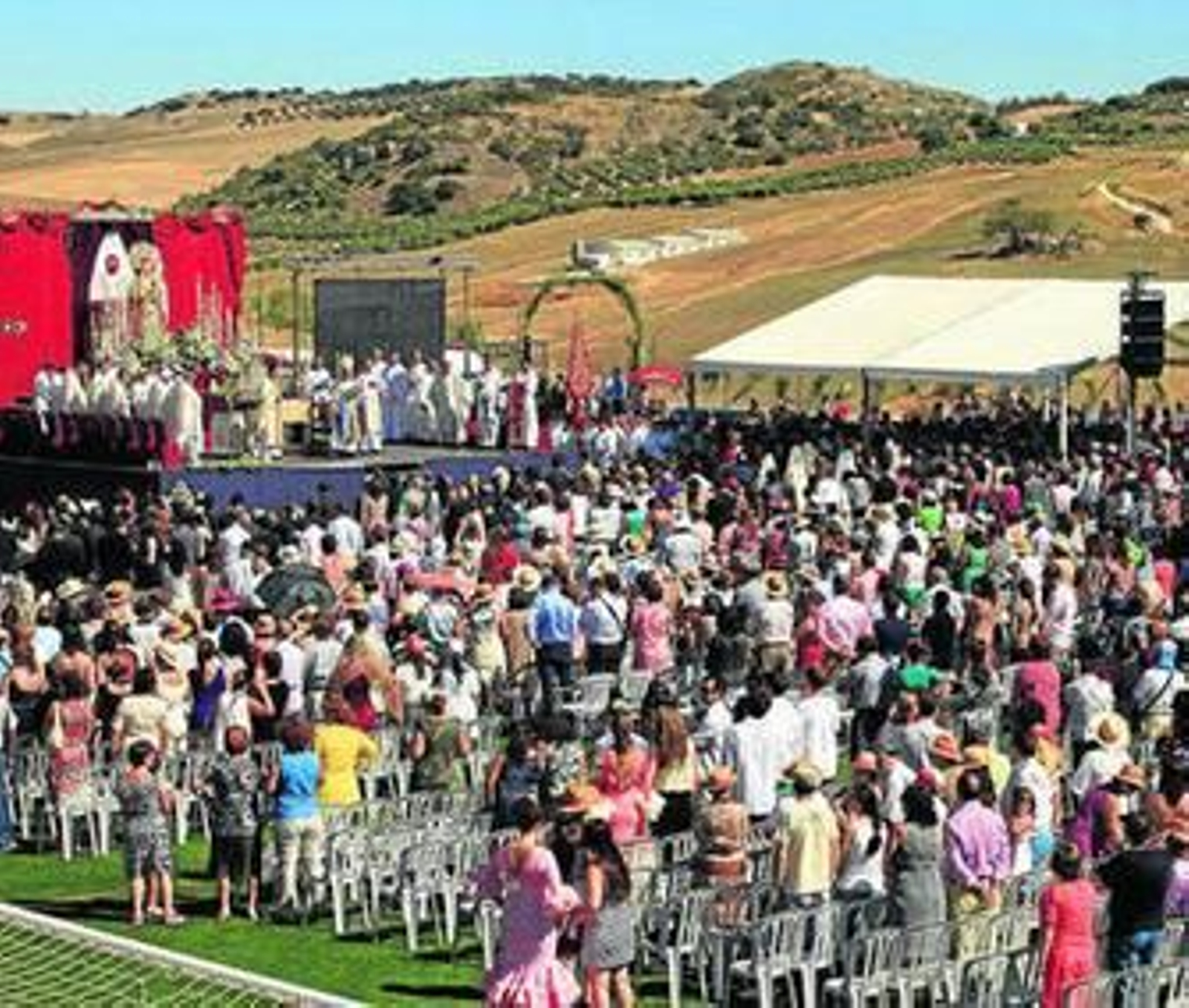 Los fieles, en el campo de fútbol.