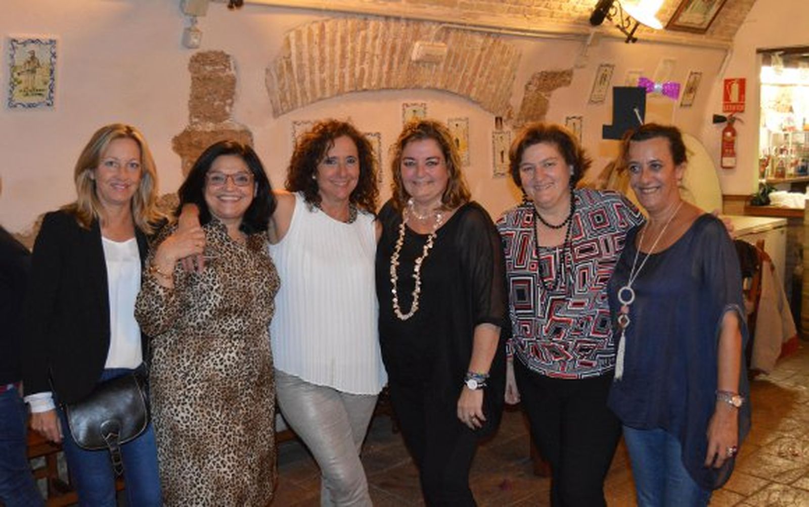 Toyi Flethes, Lina Lumera, Montse Barreiro, la homenajeada, Margarita Mata y Magdalena Guerra.

Foto: Ignacio Casas de Ciria