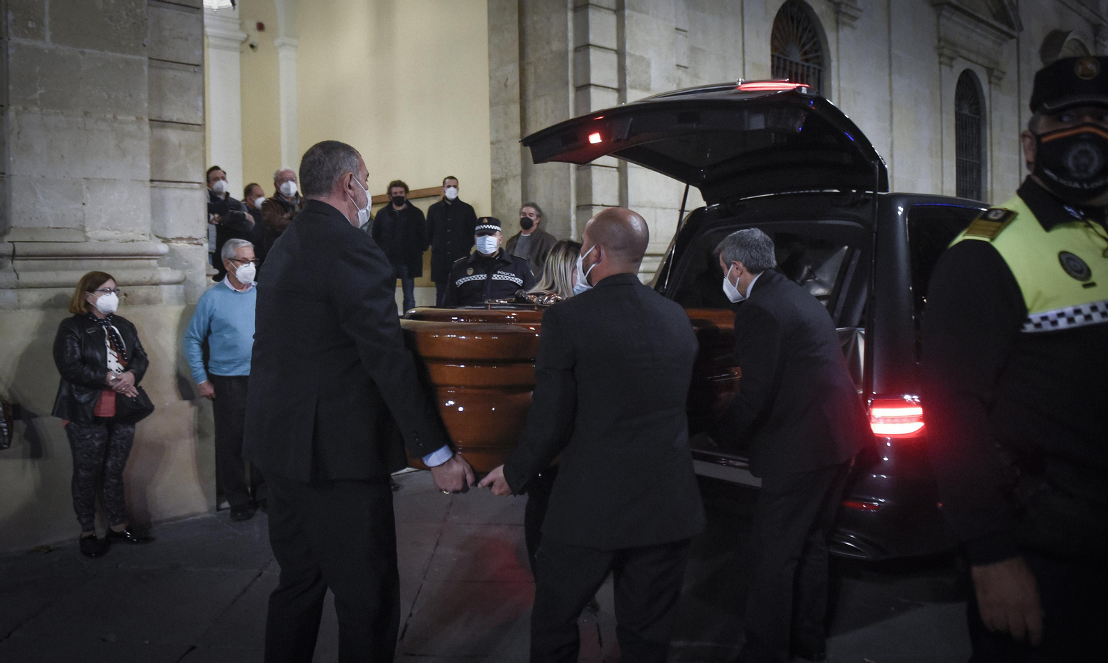 Las imágenes de la capilla ardiente de Pascual González