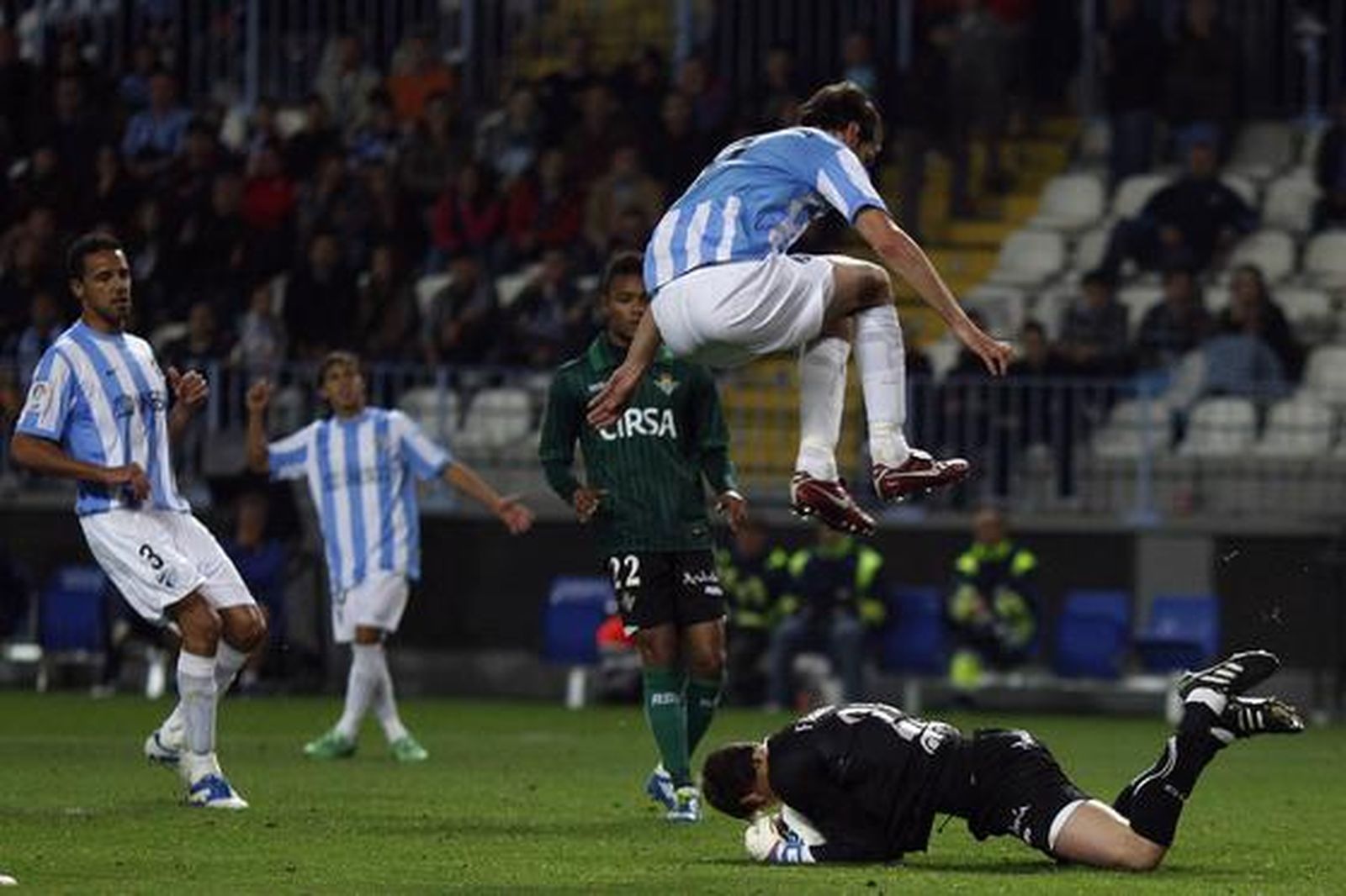 El Betis vence al Málaga en La Rosaleda (0-2). / Reuters