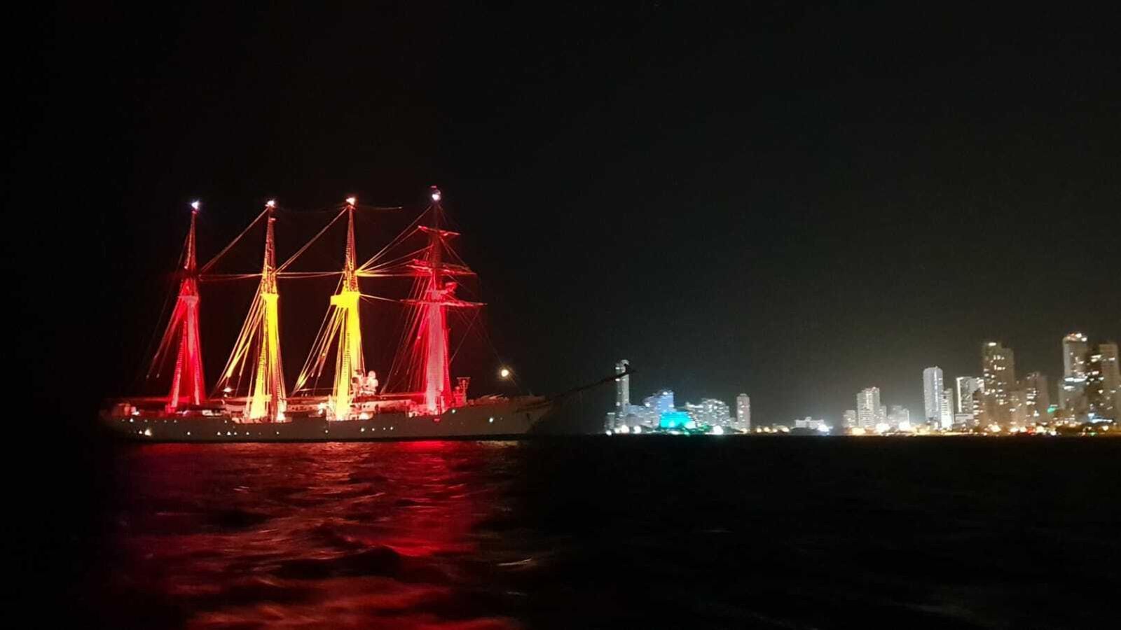 El buque fondeado en Cartagena de Indias.