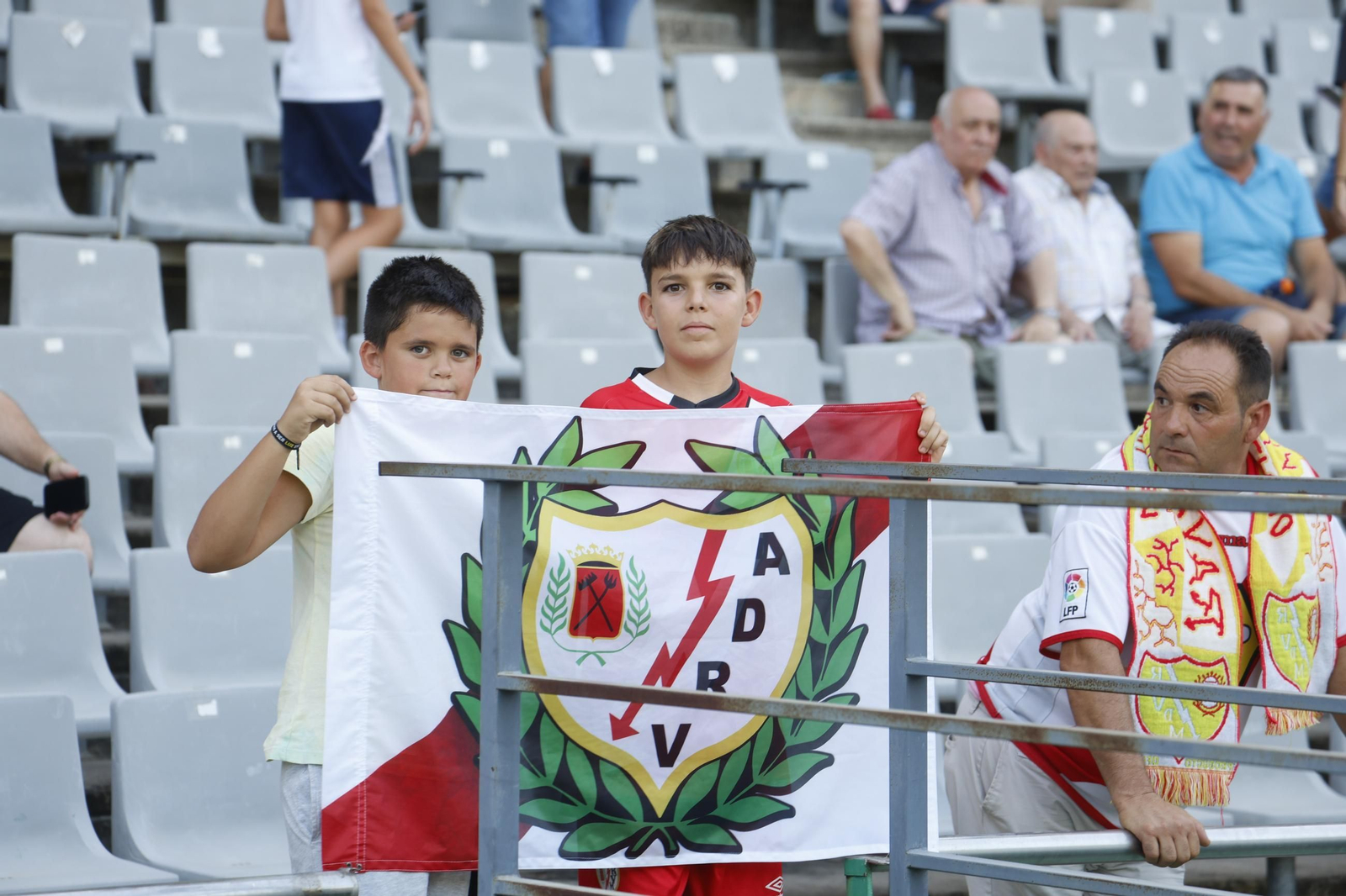 Las mejores fotos del ambientes en El Arcángel para el Córdoba CF - Rayo Vallecano