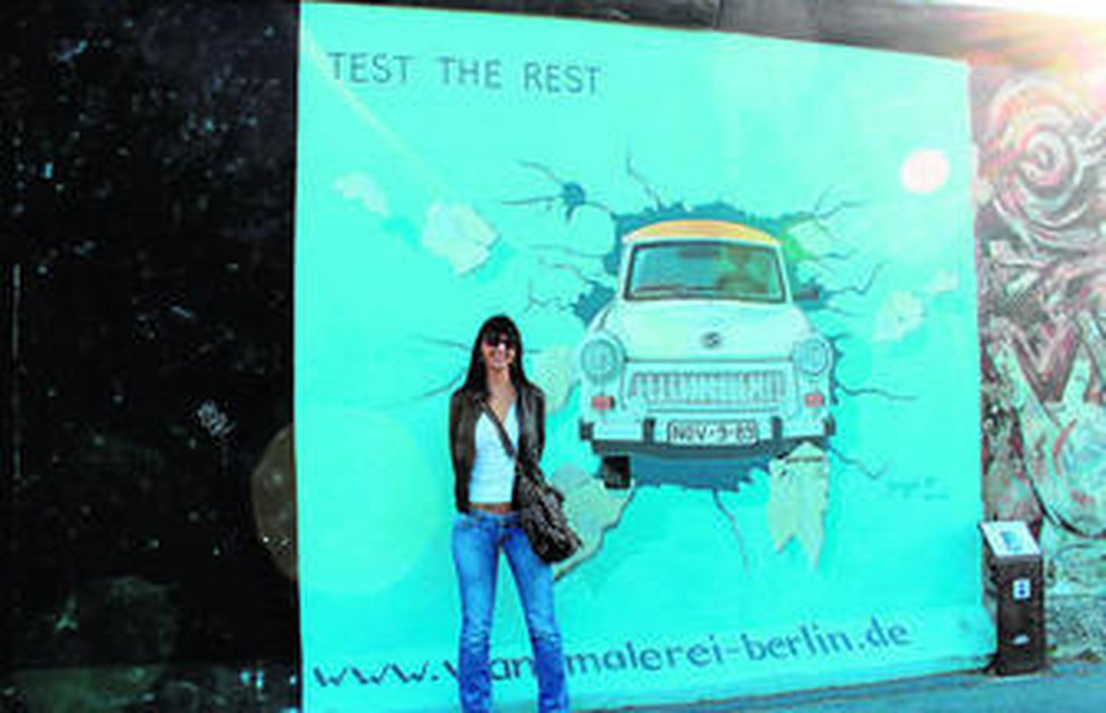 La gaditana Patricia Guerrero, en la East Side Gallery de Berlín.