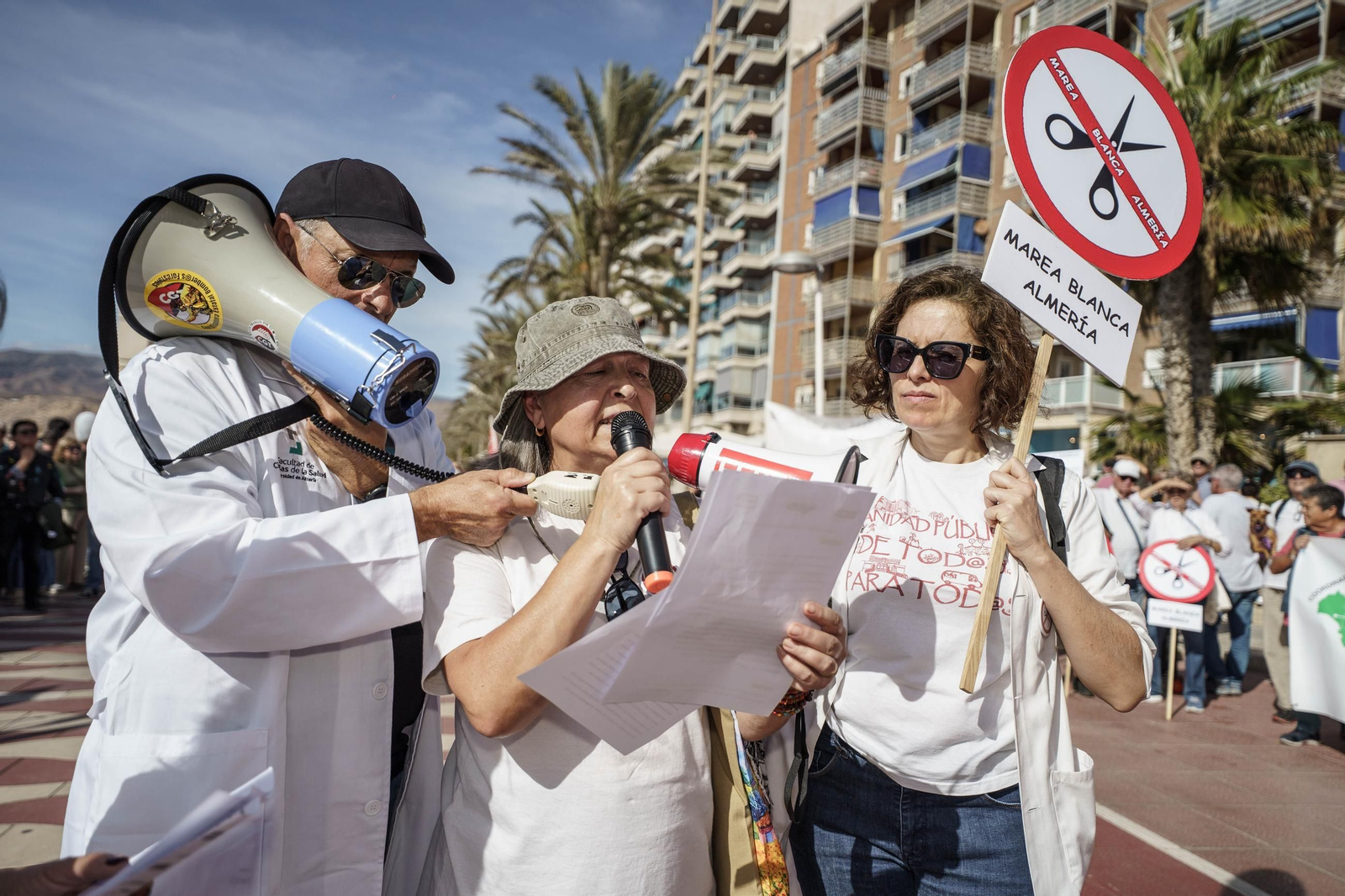 "La sanidad se defiende, gobierne quien gobierne", Almería se lanza a las calles por la sanidad pública