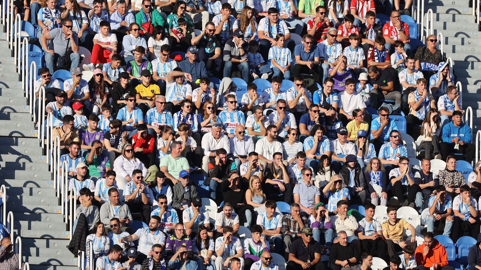 Búscate en el Málaga CF-Almería en las gradas de La Rosaleda
