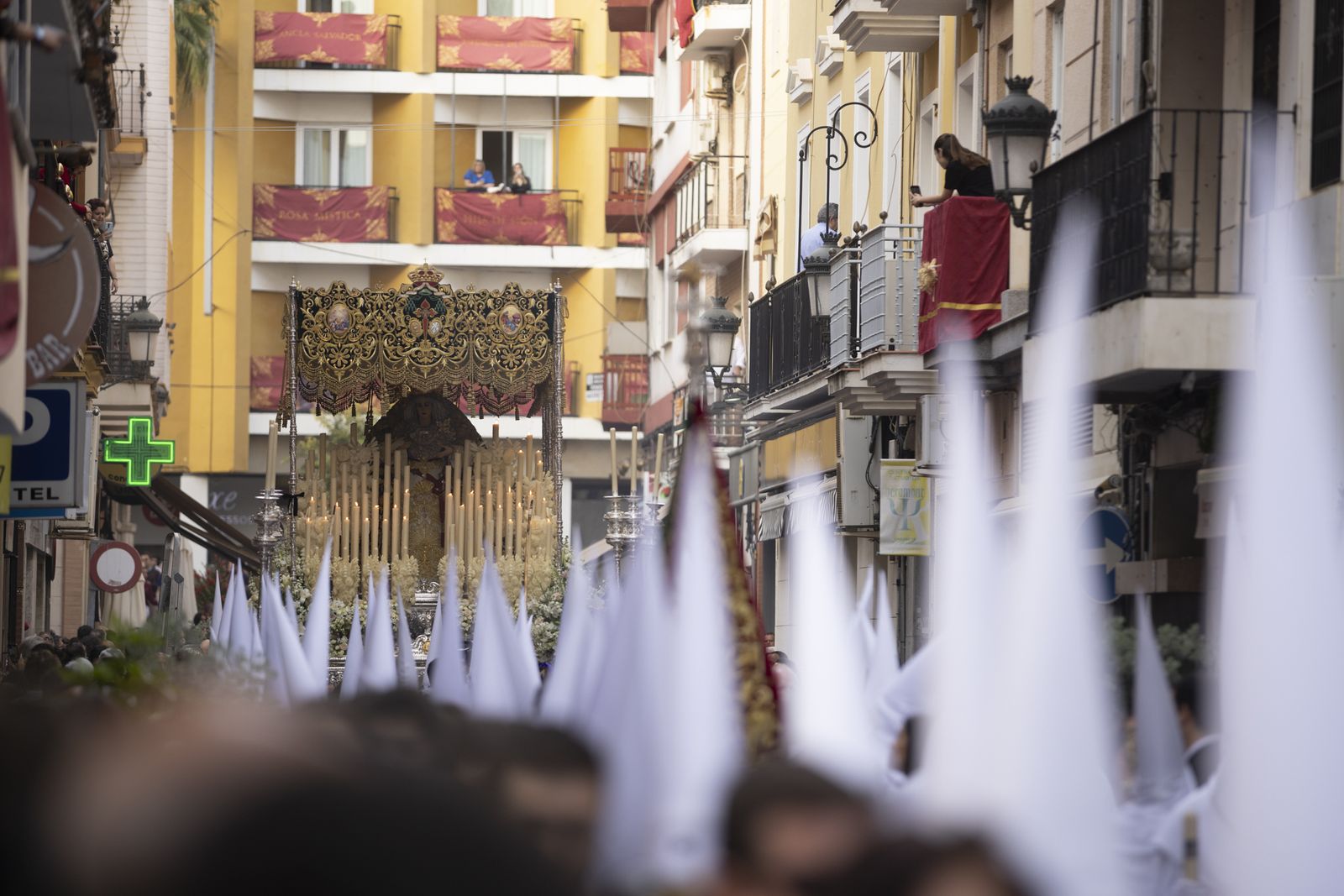 Lunes Santo: Tres Caídas en Huelva, en imágenes